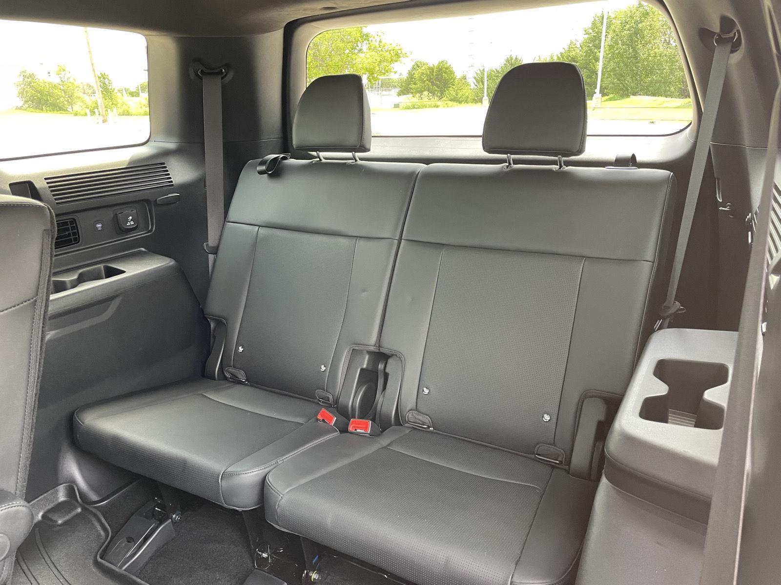 Vehicle photo 21