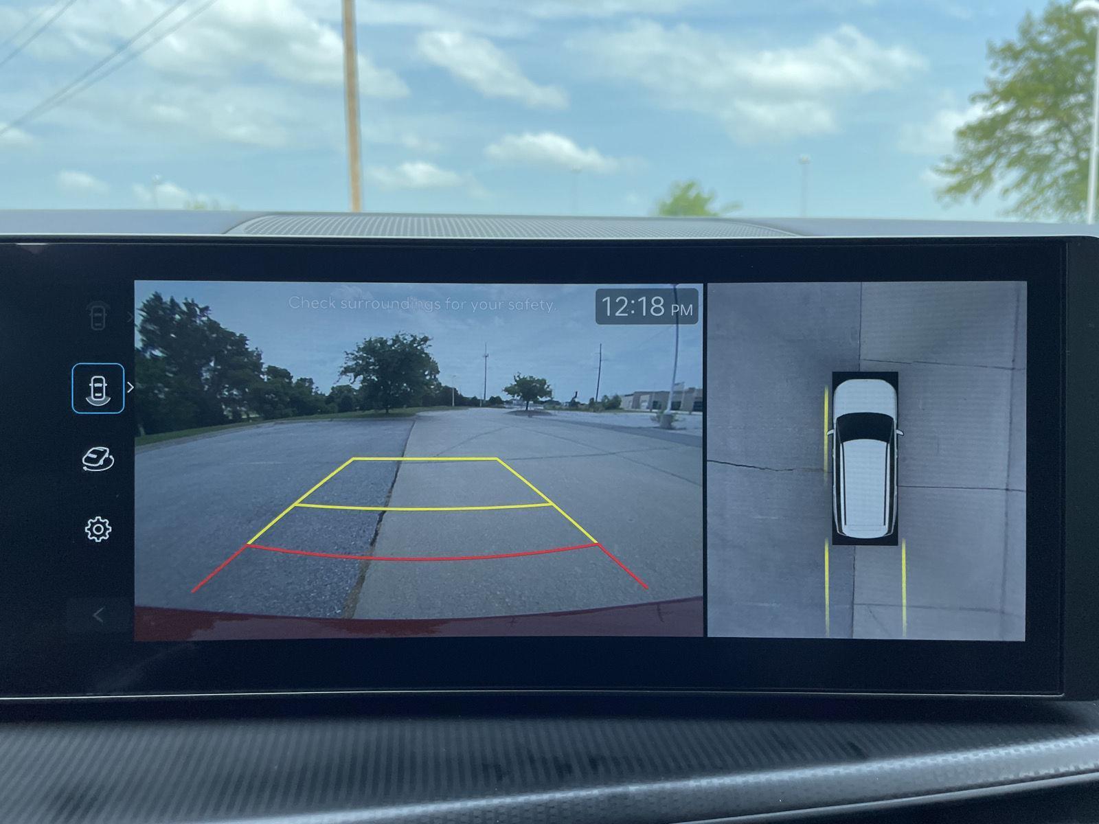Vehicle photo 24