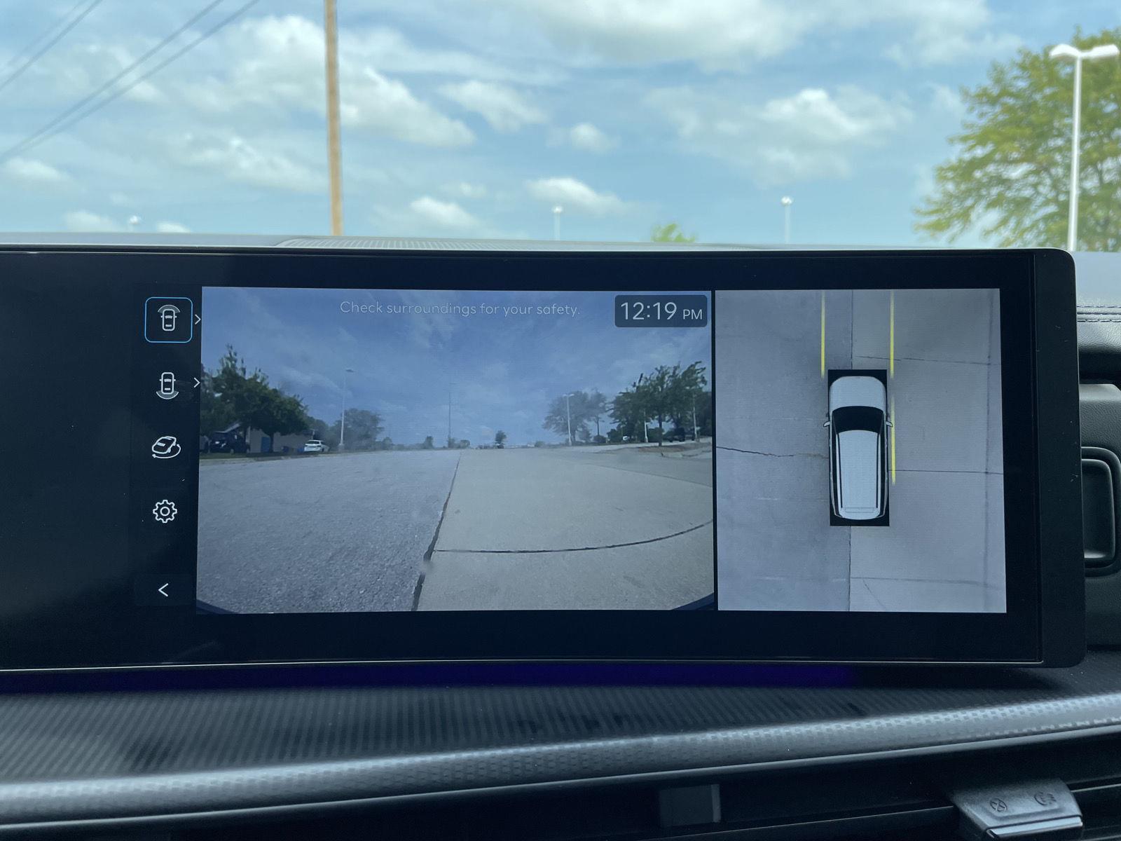 Vehicle photo 25