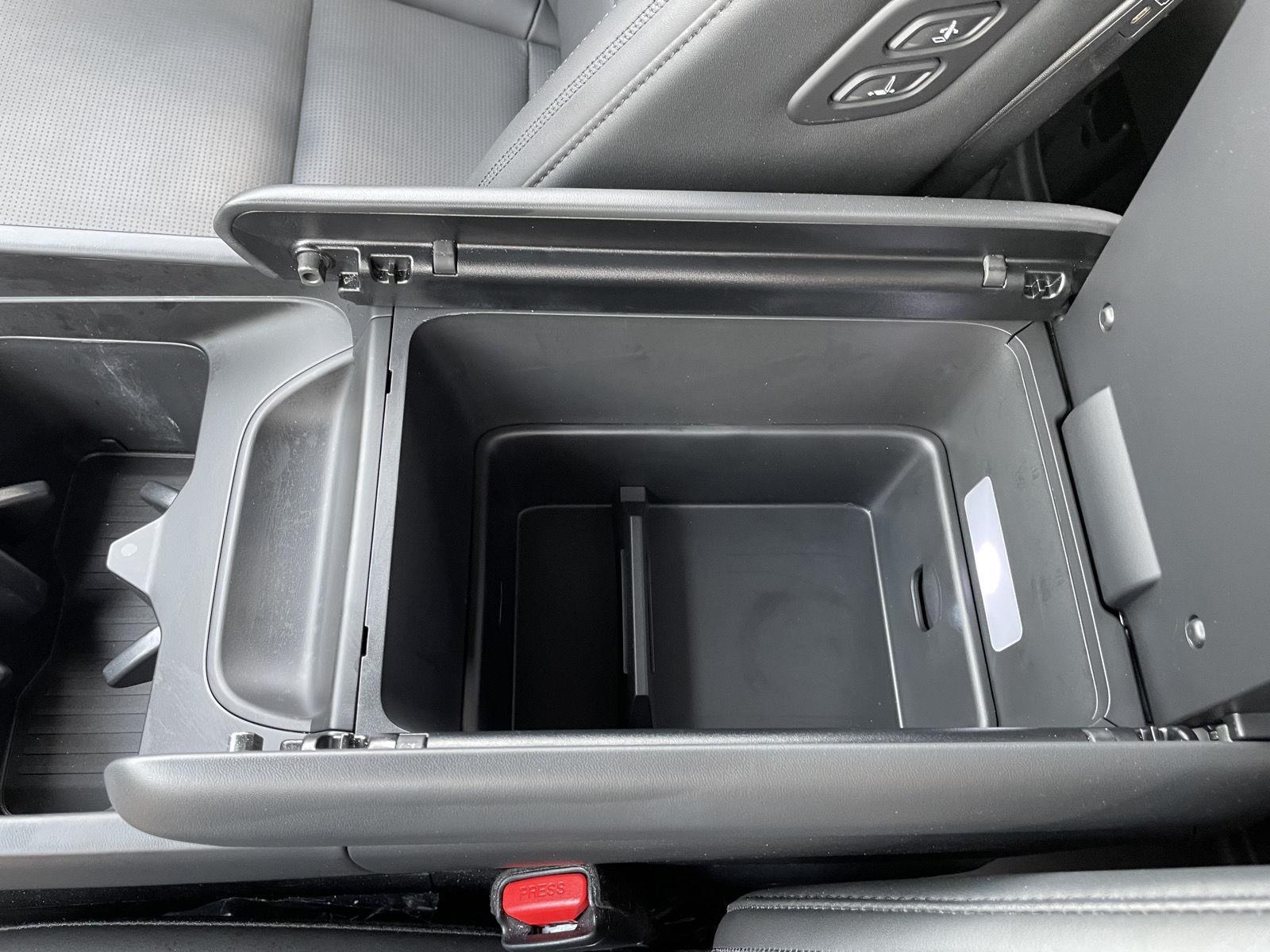 Vehicle photo 34