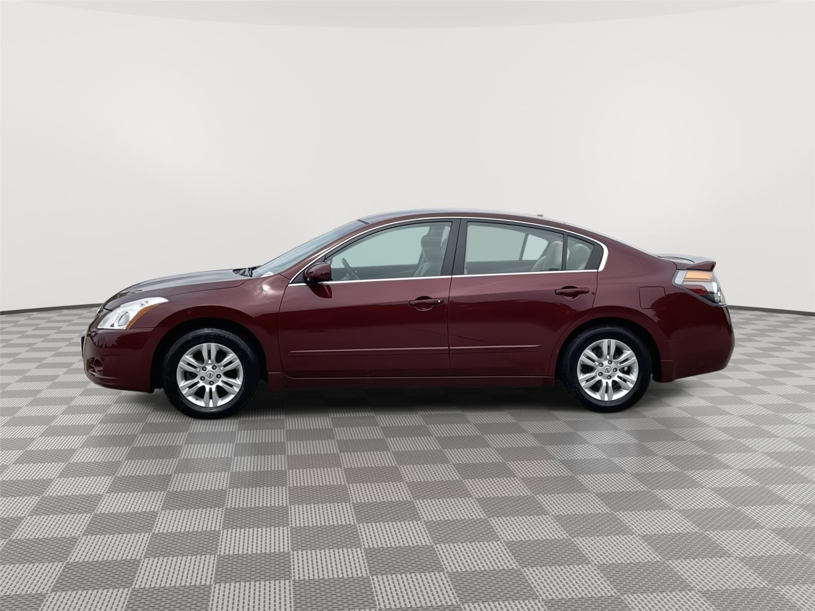 Vehicle photo 2