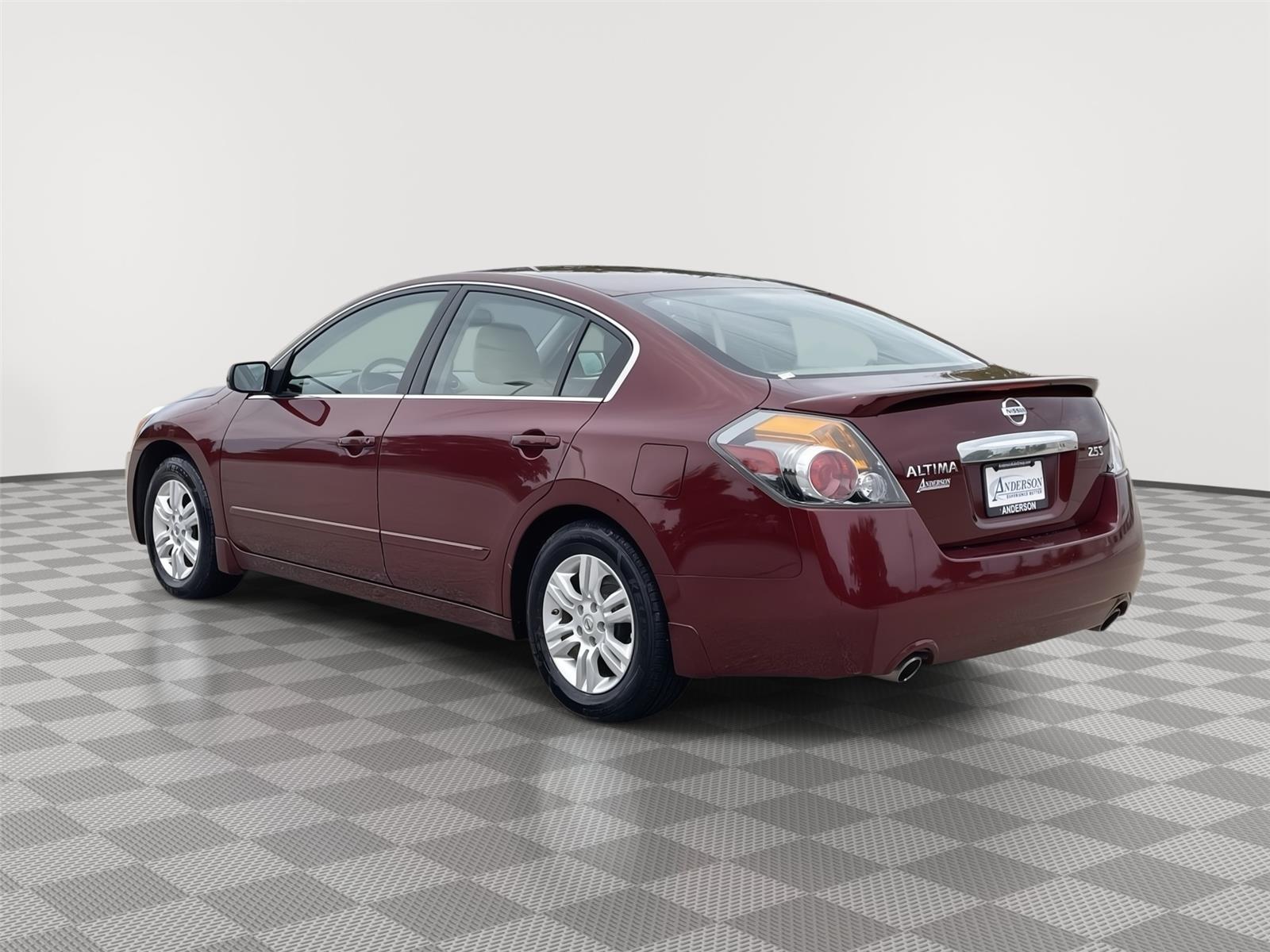 Vehicle photo 9