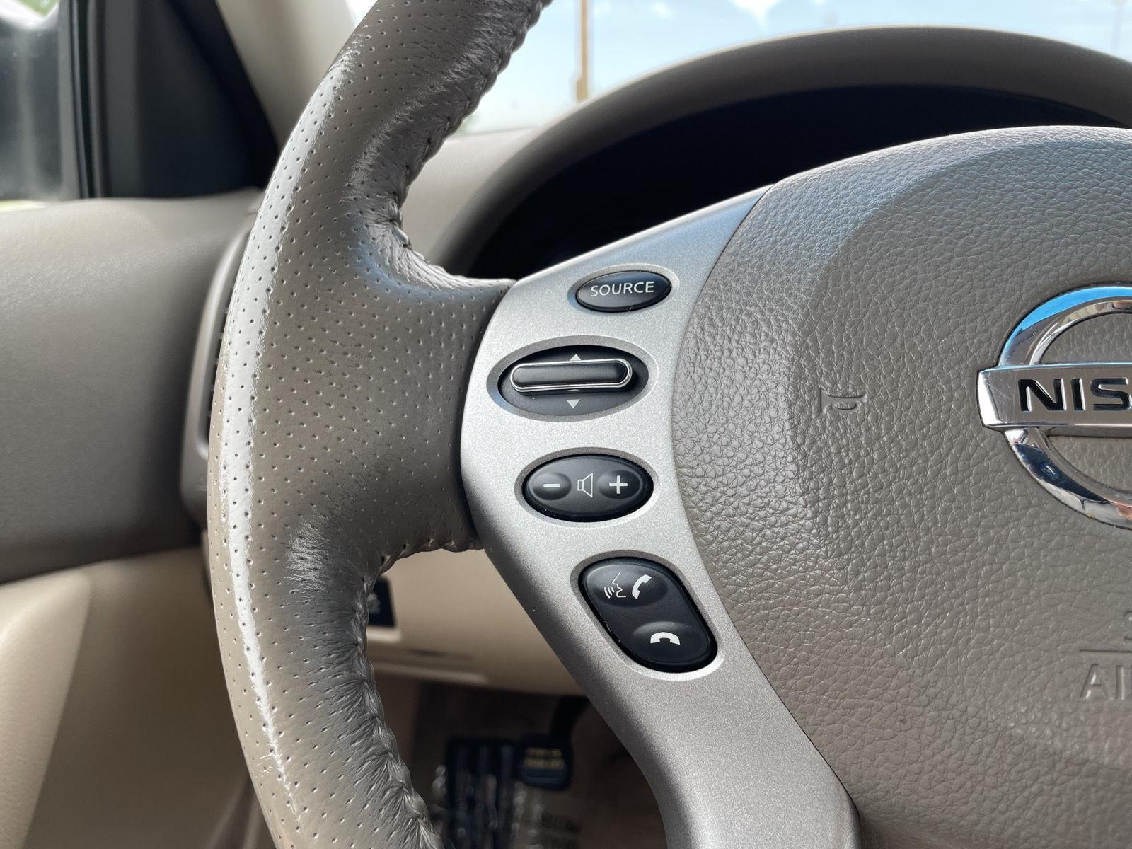 Vehicle photo 13