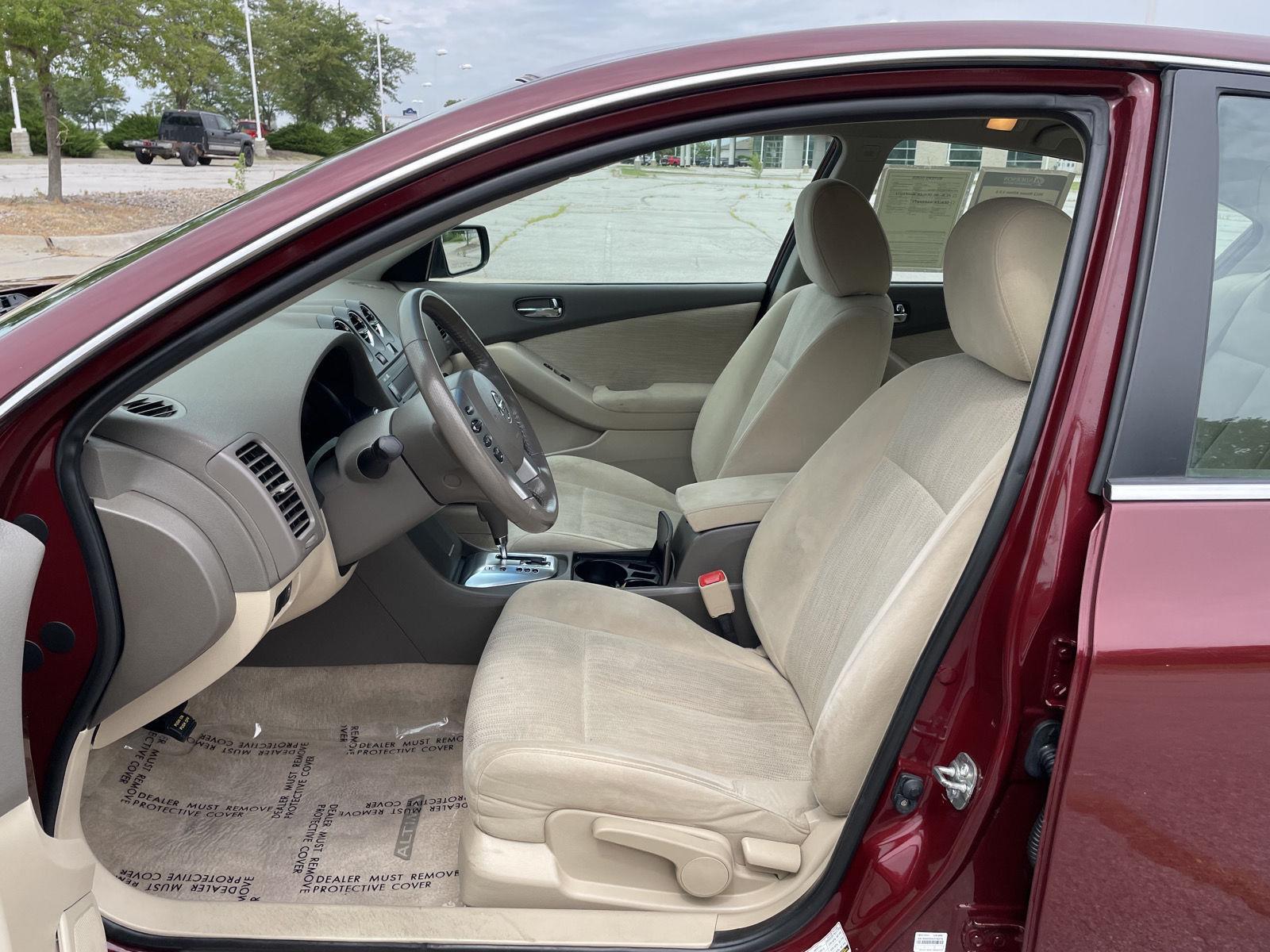 Vehicle photo 17