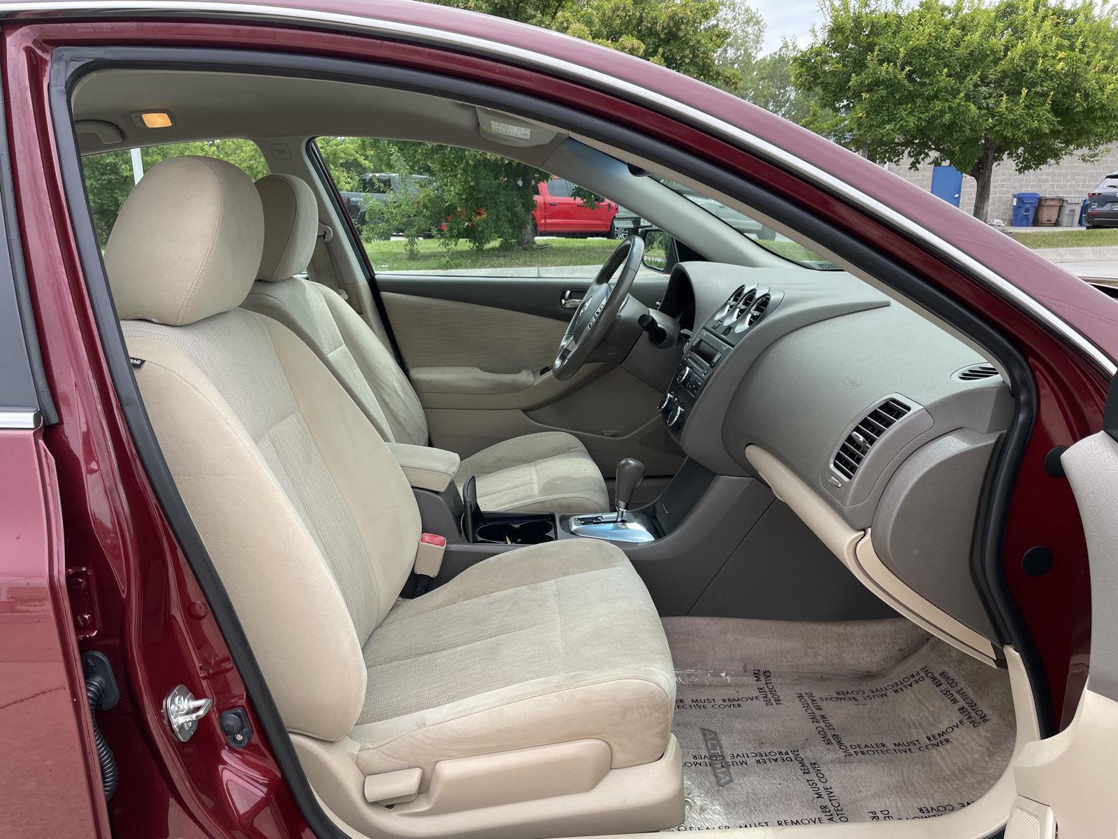 Vehicle photo 19