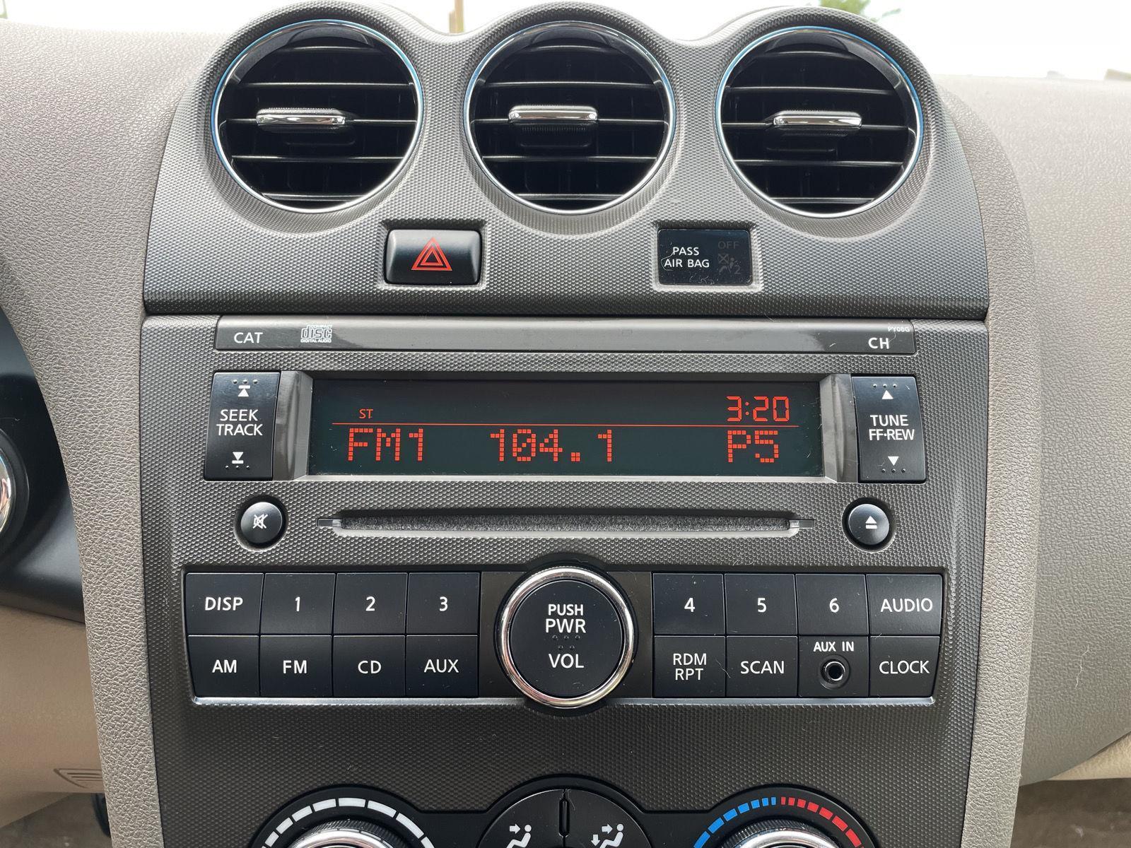 Vehicle photo 24