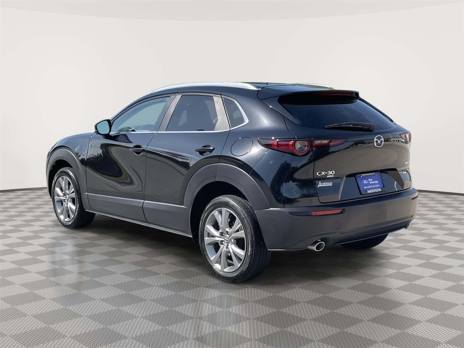 Vehicle photo 9