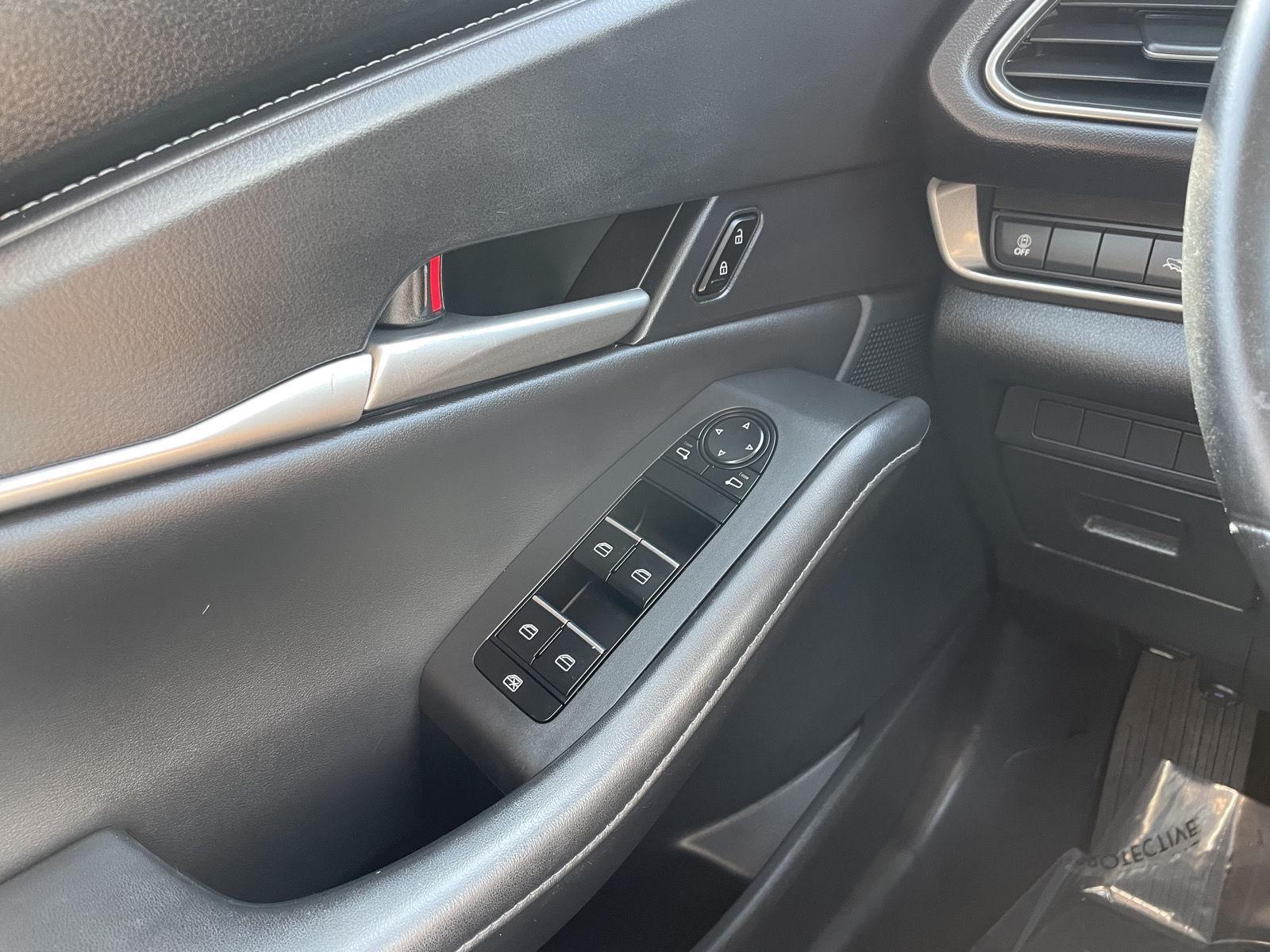 Vehicle photo 26