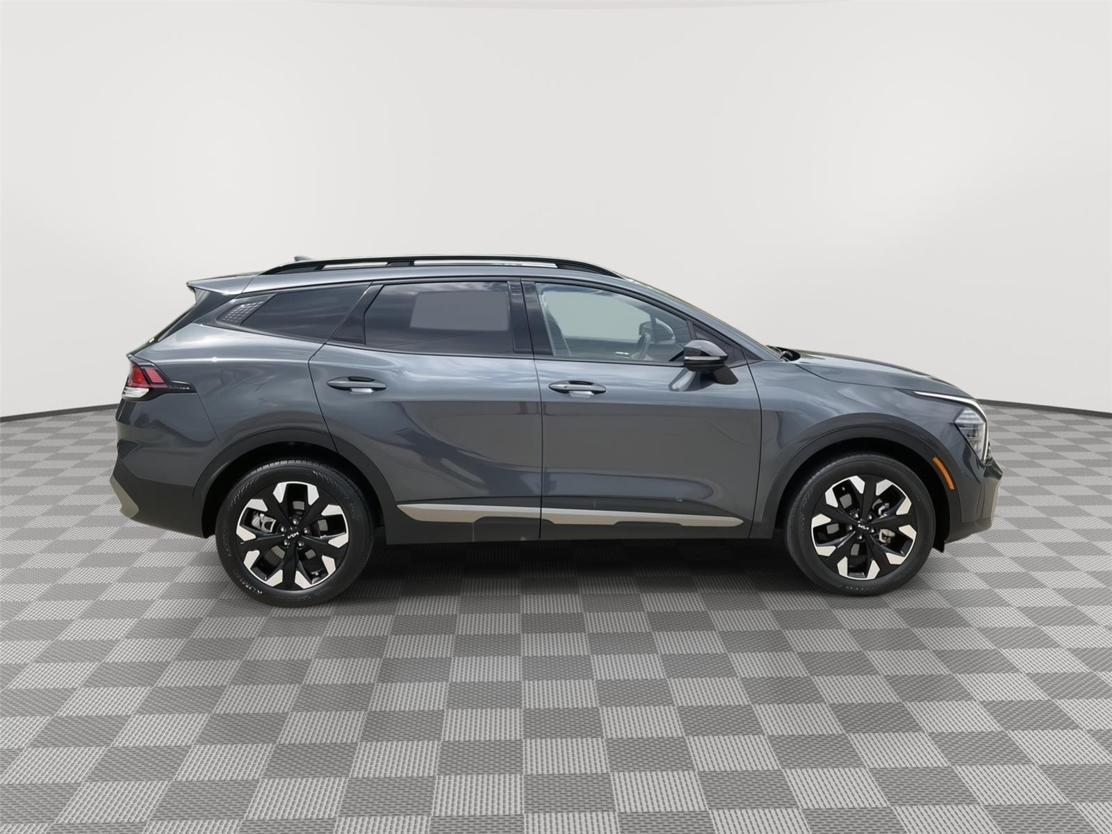 Vehicle photo 6
