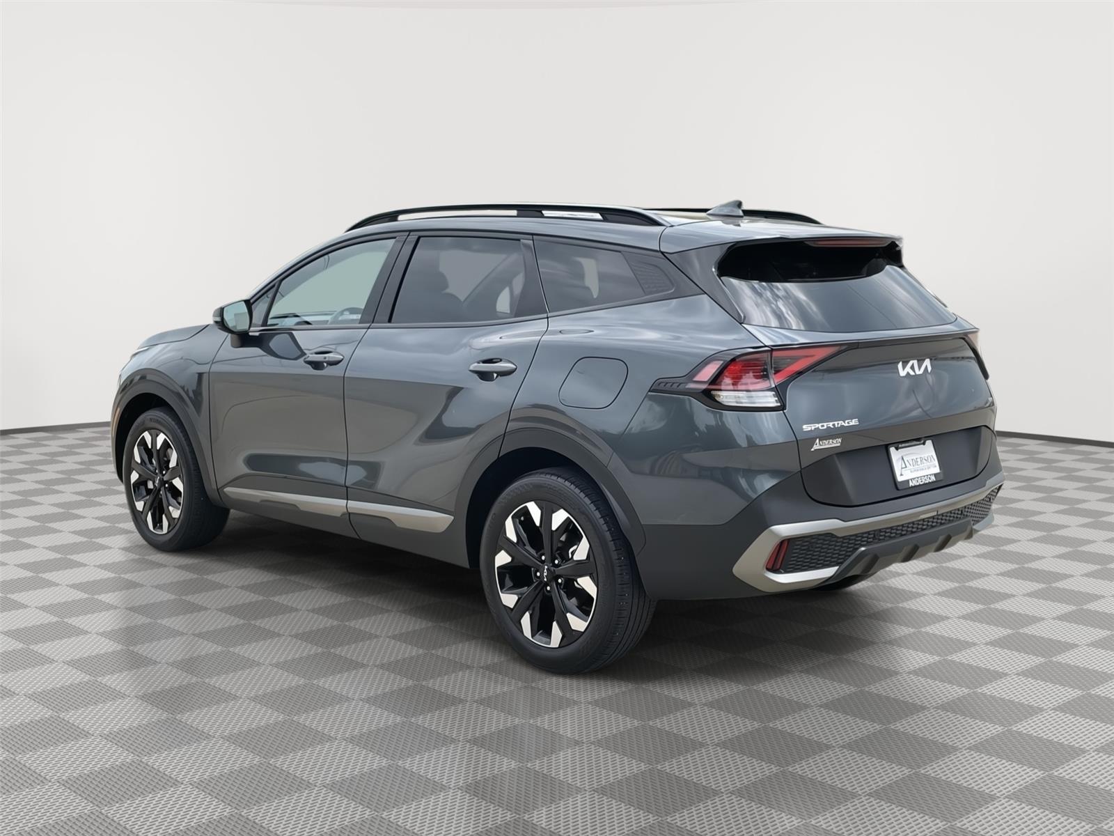 Vehicle photo 9