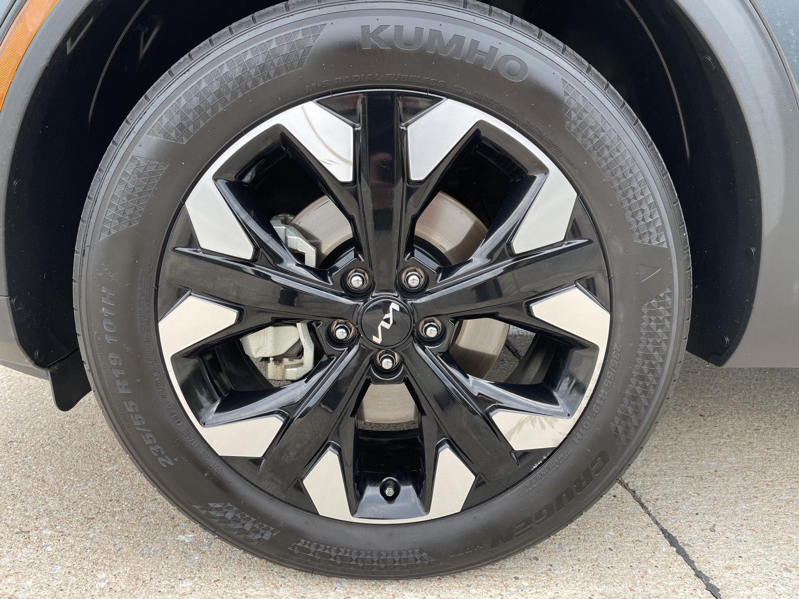 Vehicle photo 10