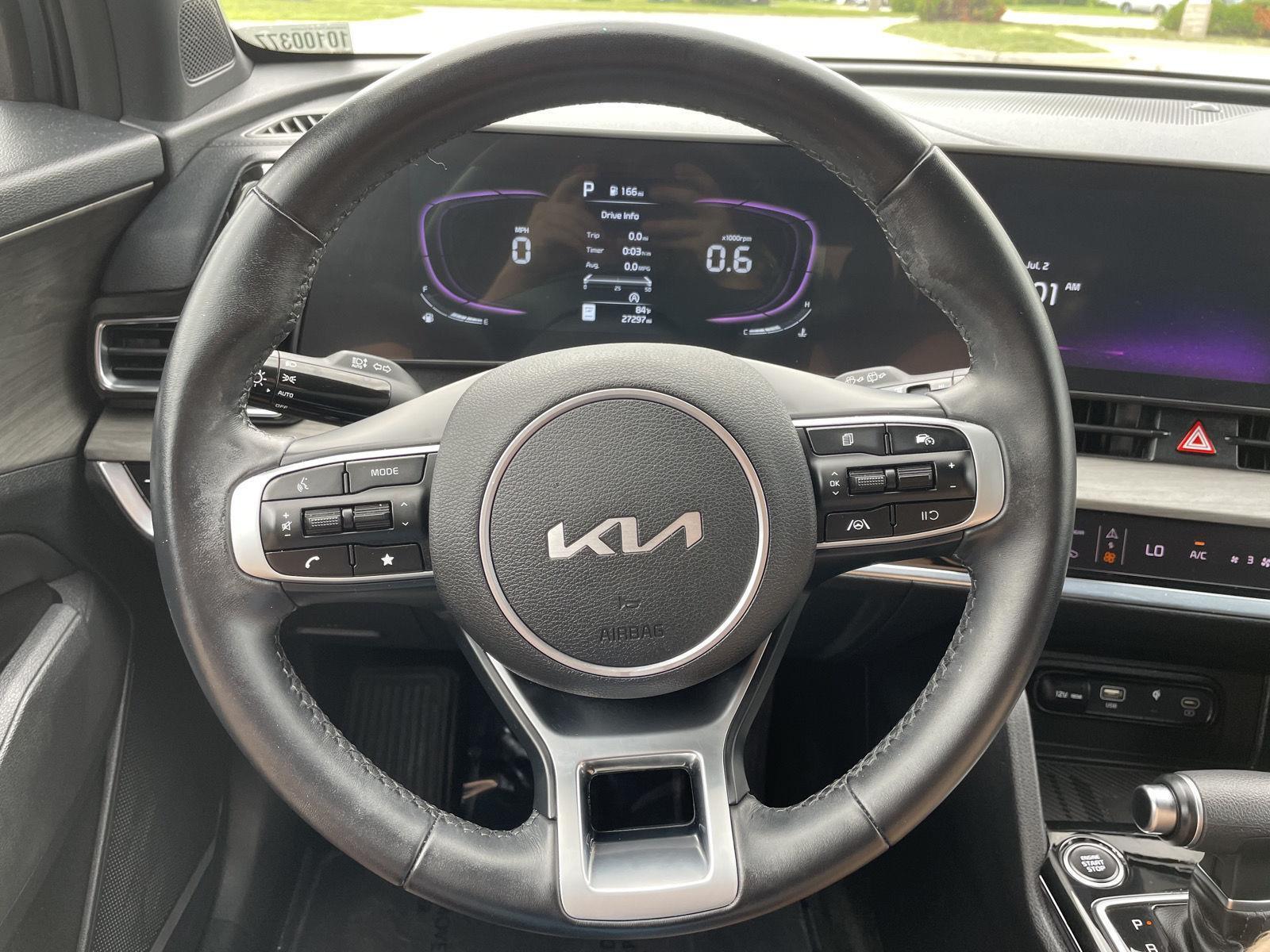 Vehicle photo 12