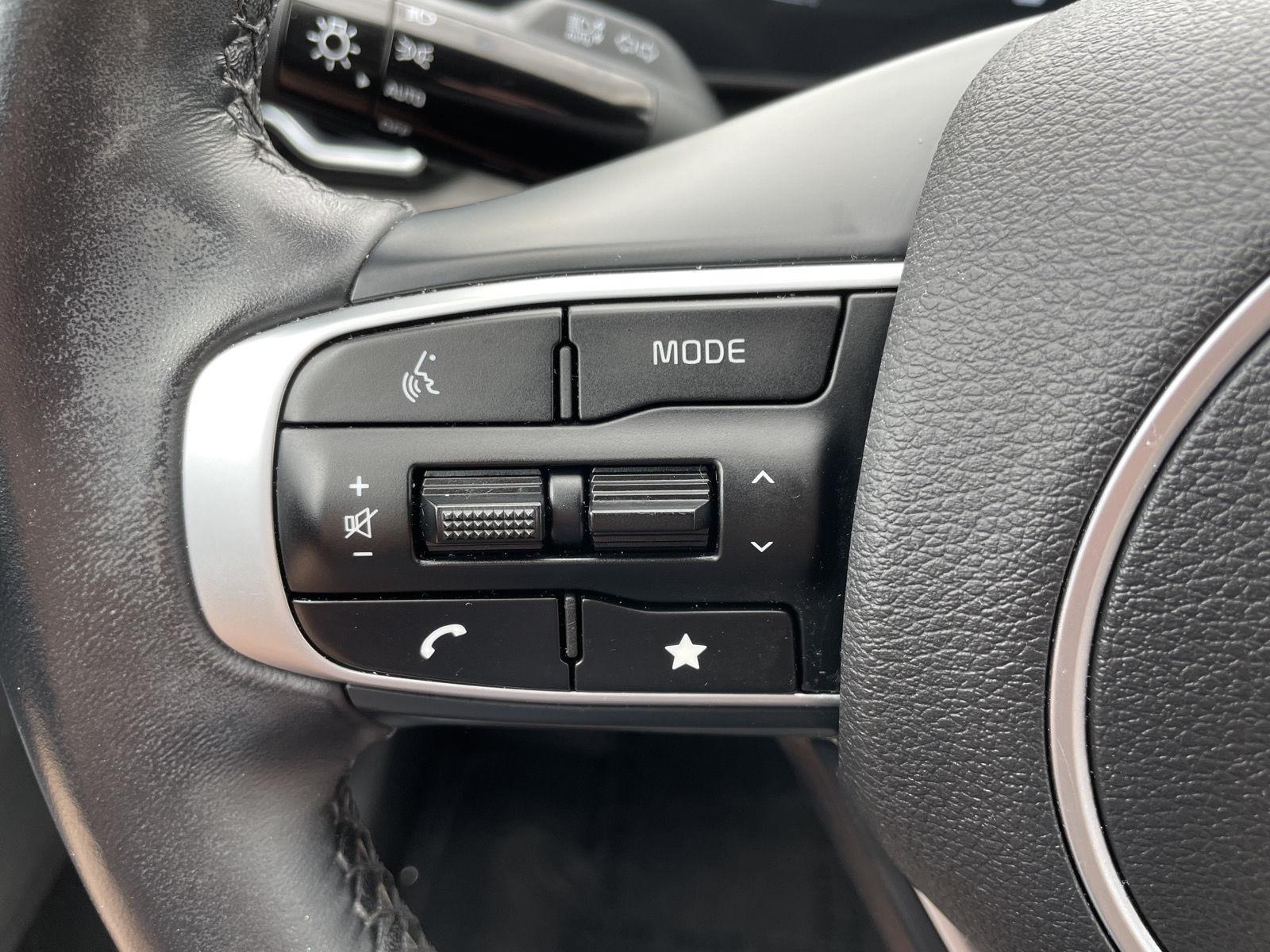 Vehicle photo 13