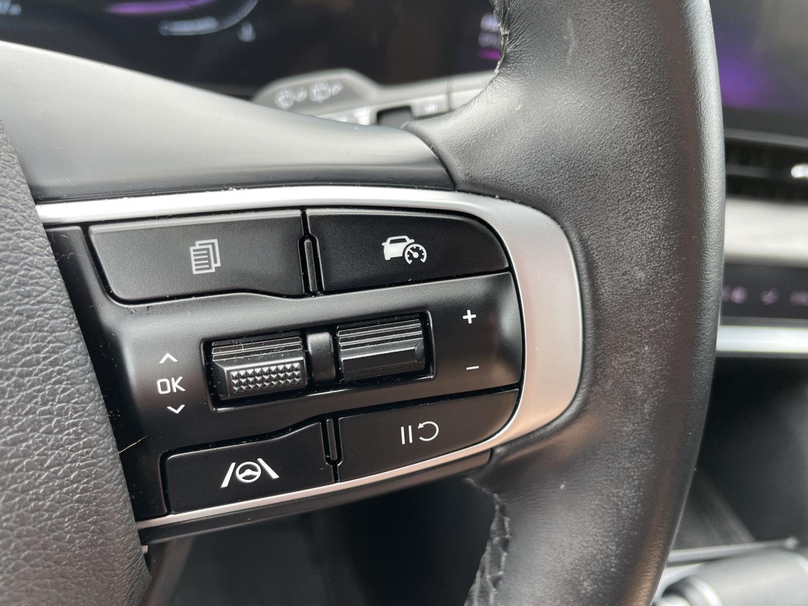 Vehicle photo 14