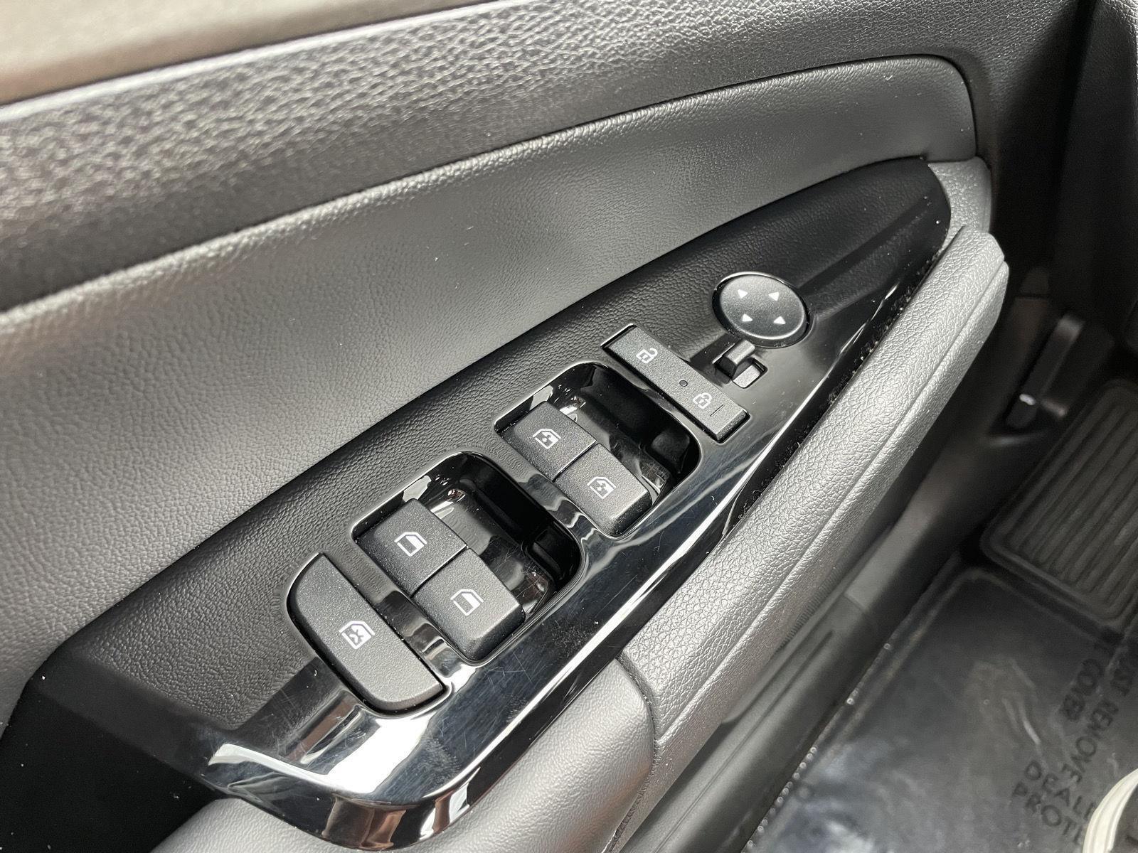 Vehicle photo 16