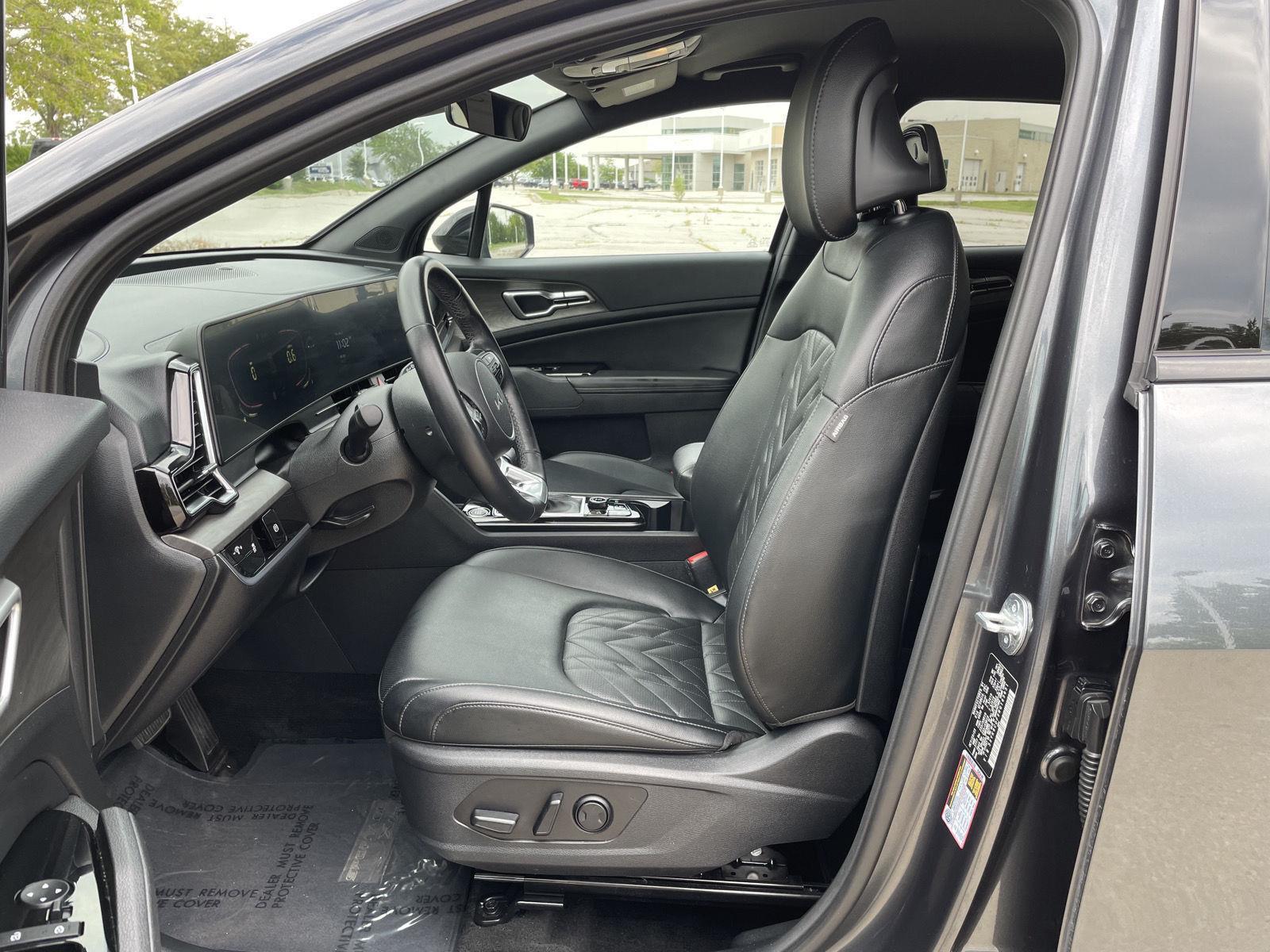 Vehicle photo 17