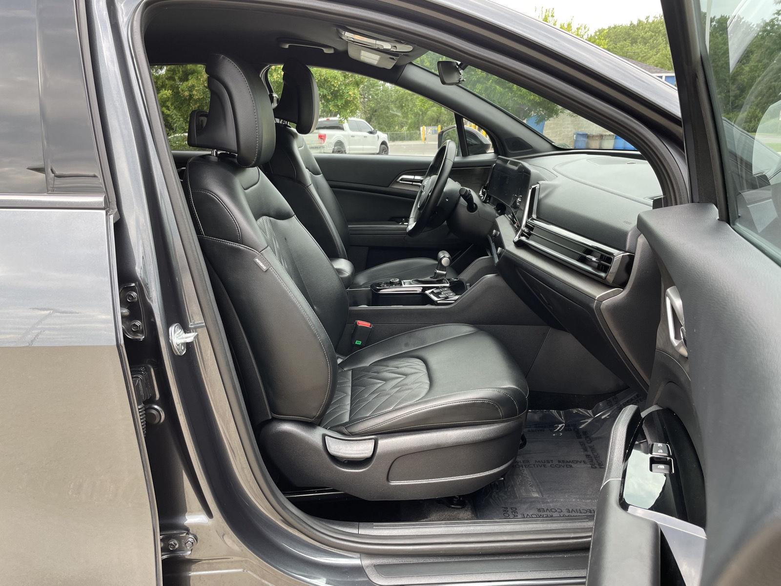 Vehicle photo 19