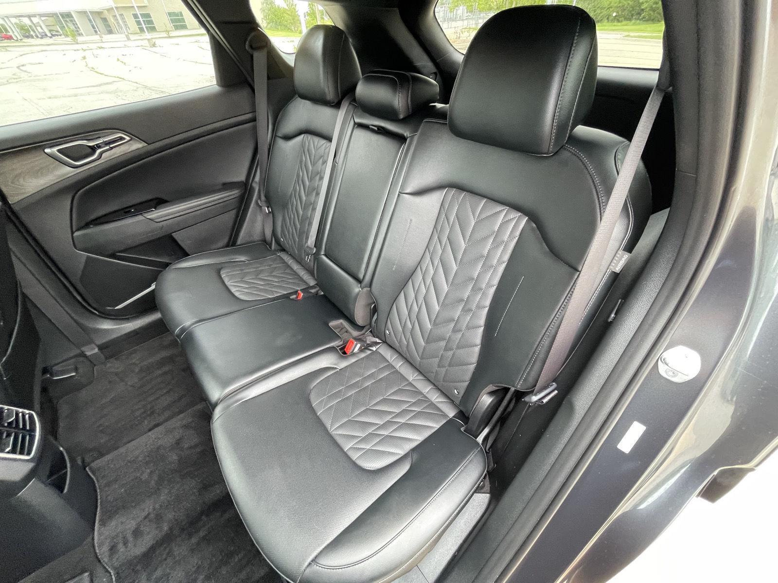 Vehicle photo 21