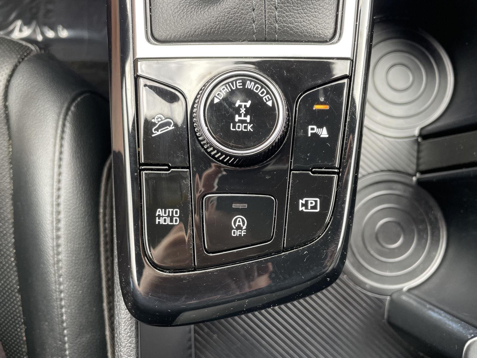 Vehicle photo 24