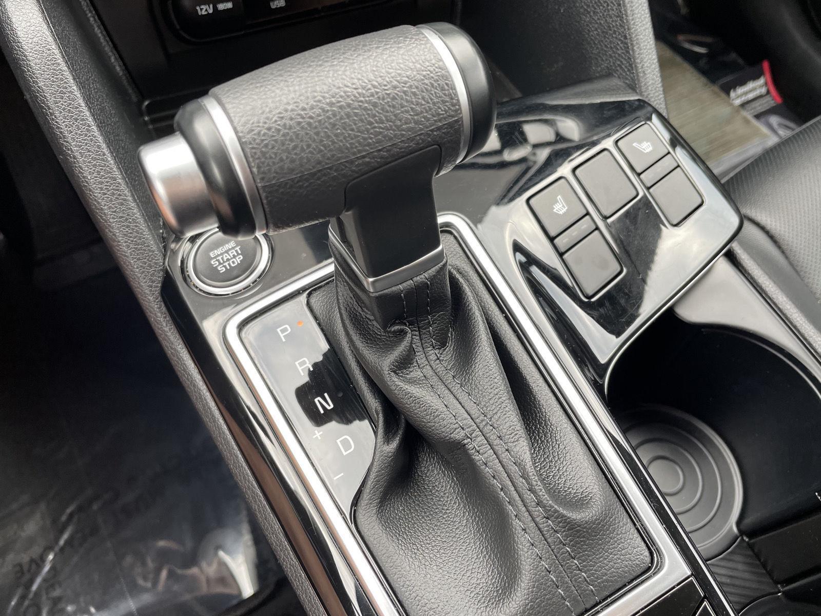 Vehicle photo 25