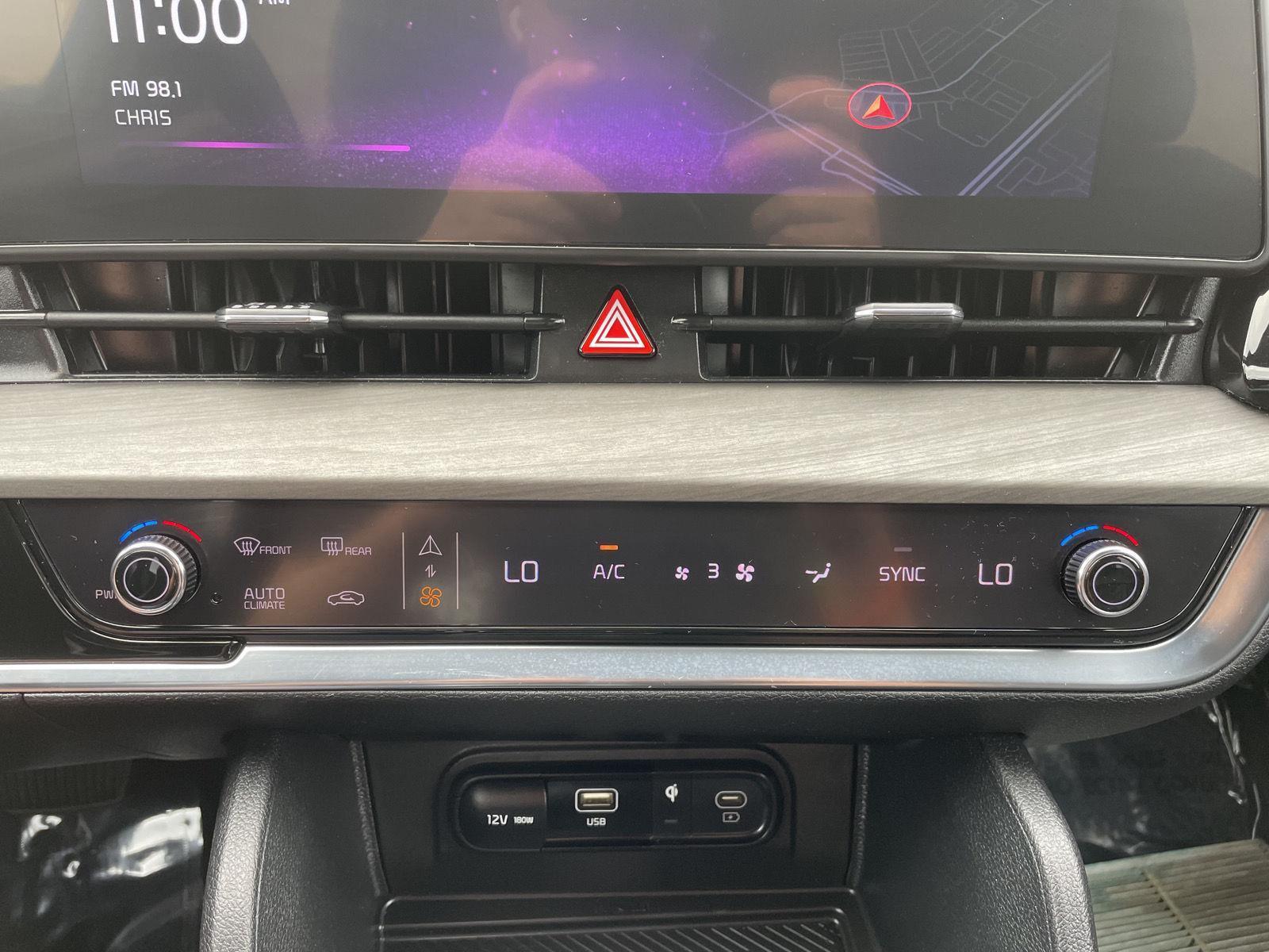 Vehicle photo 28