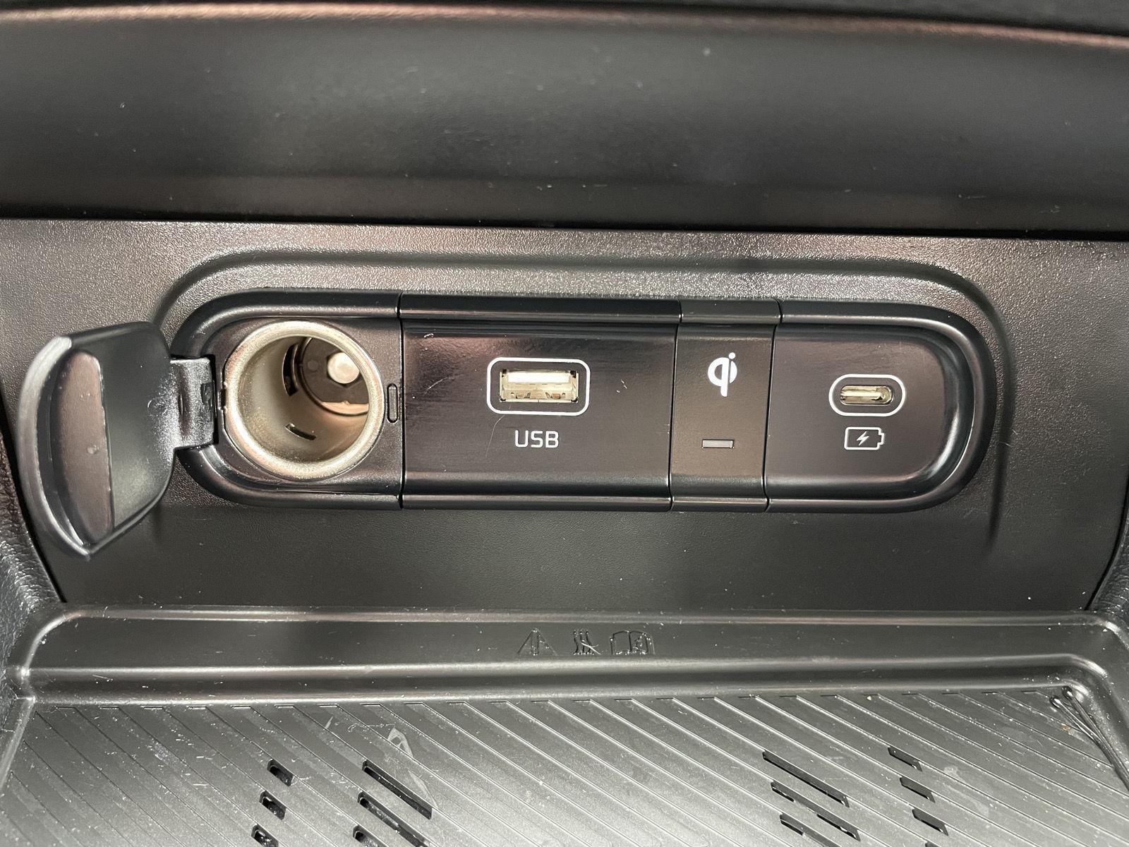 Vehicle photo 30
