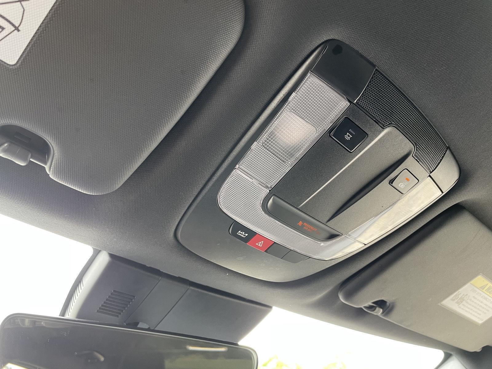 Vehicle photo 32