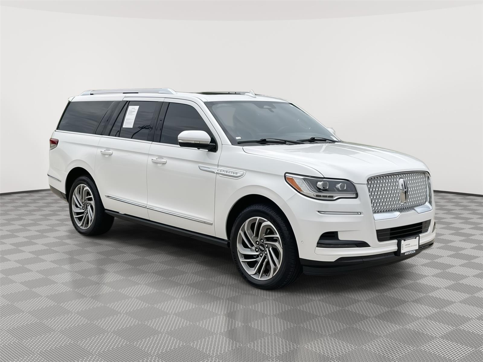 Vehicle photo 5