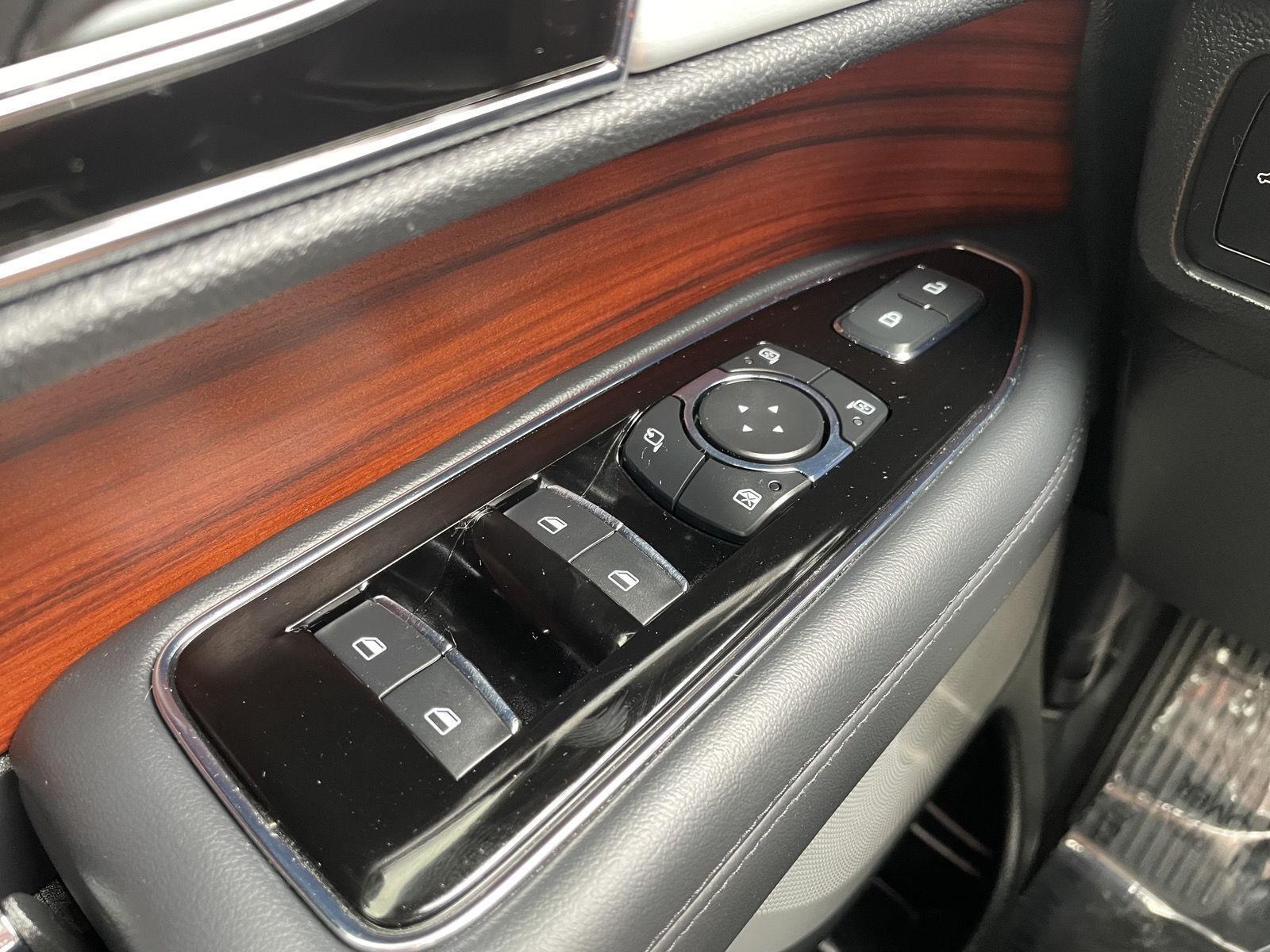 Vehicle photo 17