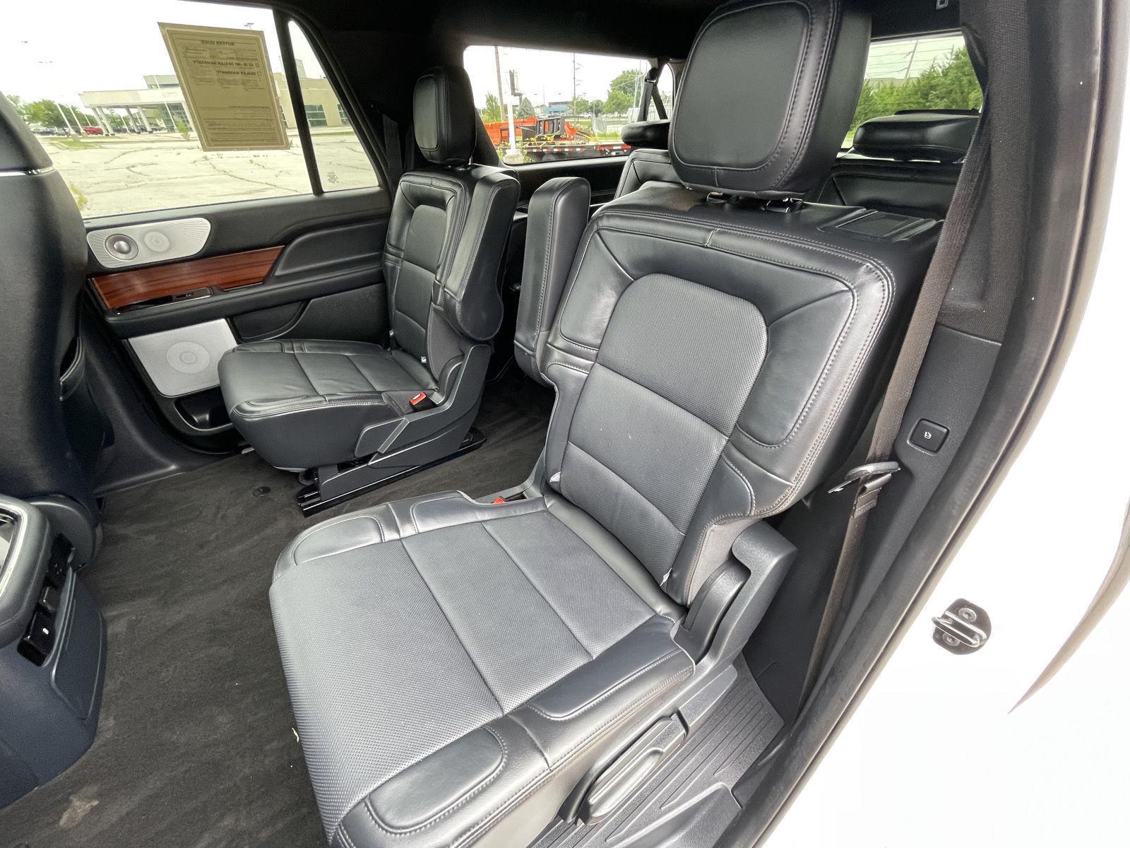 Vehicle photo 23