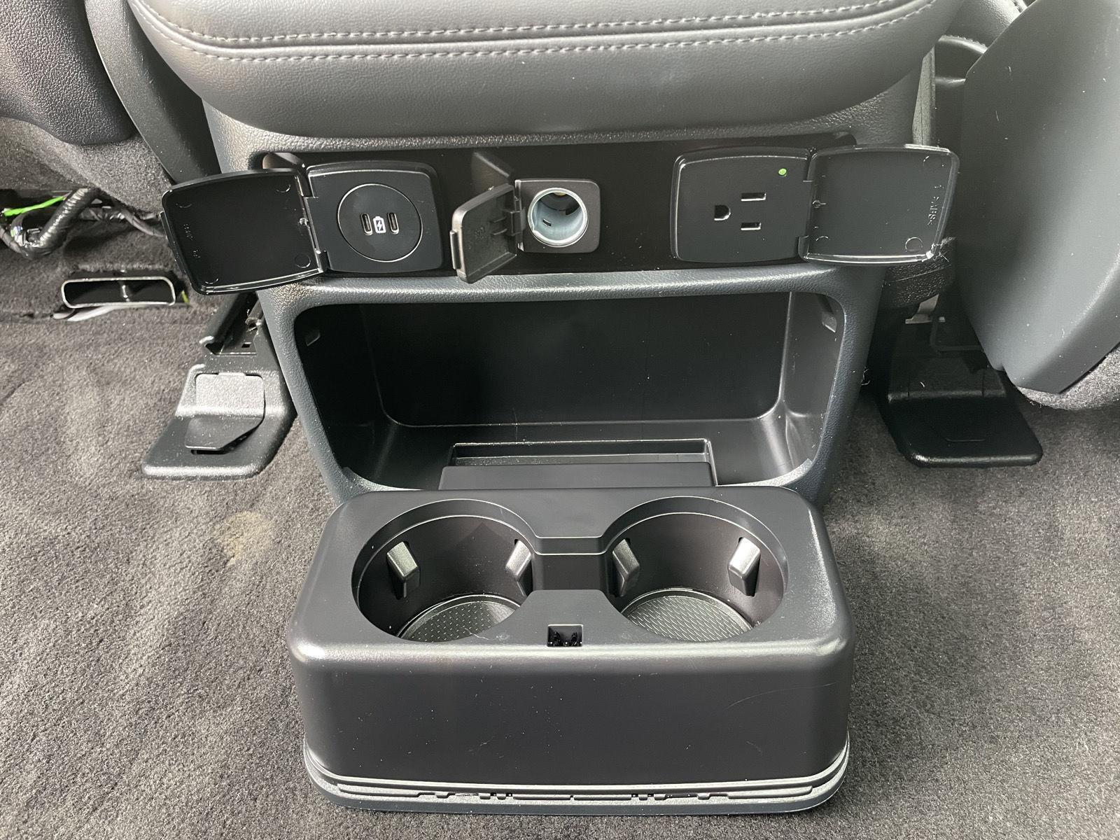 Vehicle photo 24