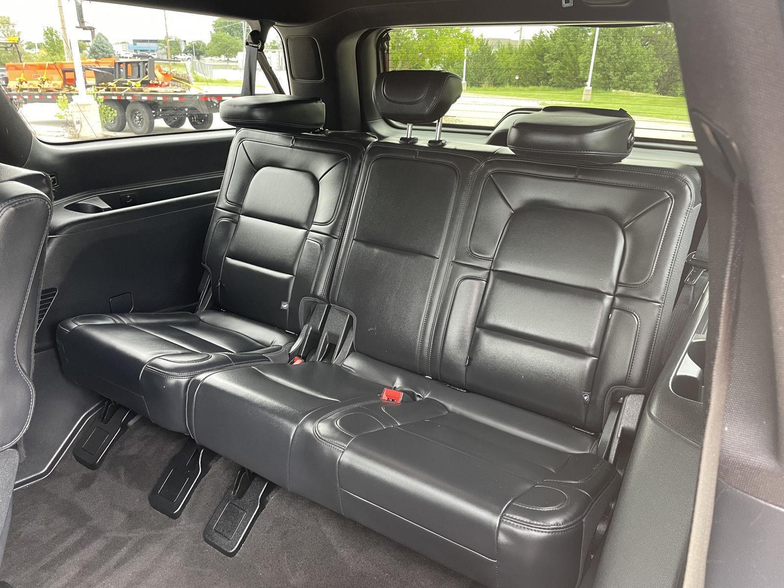 Vehicle photo 28