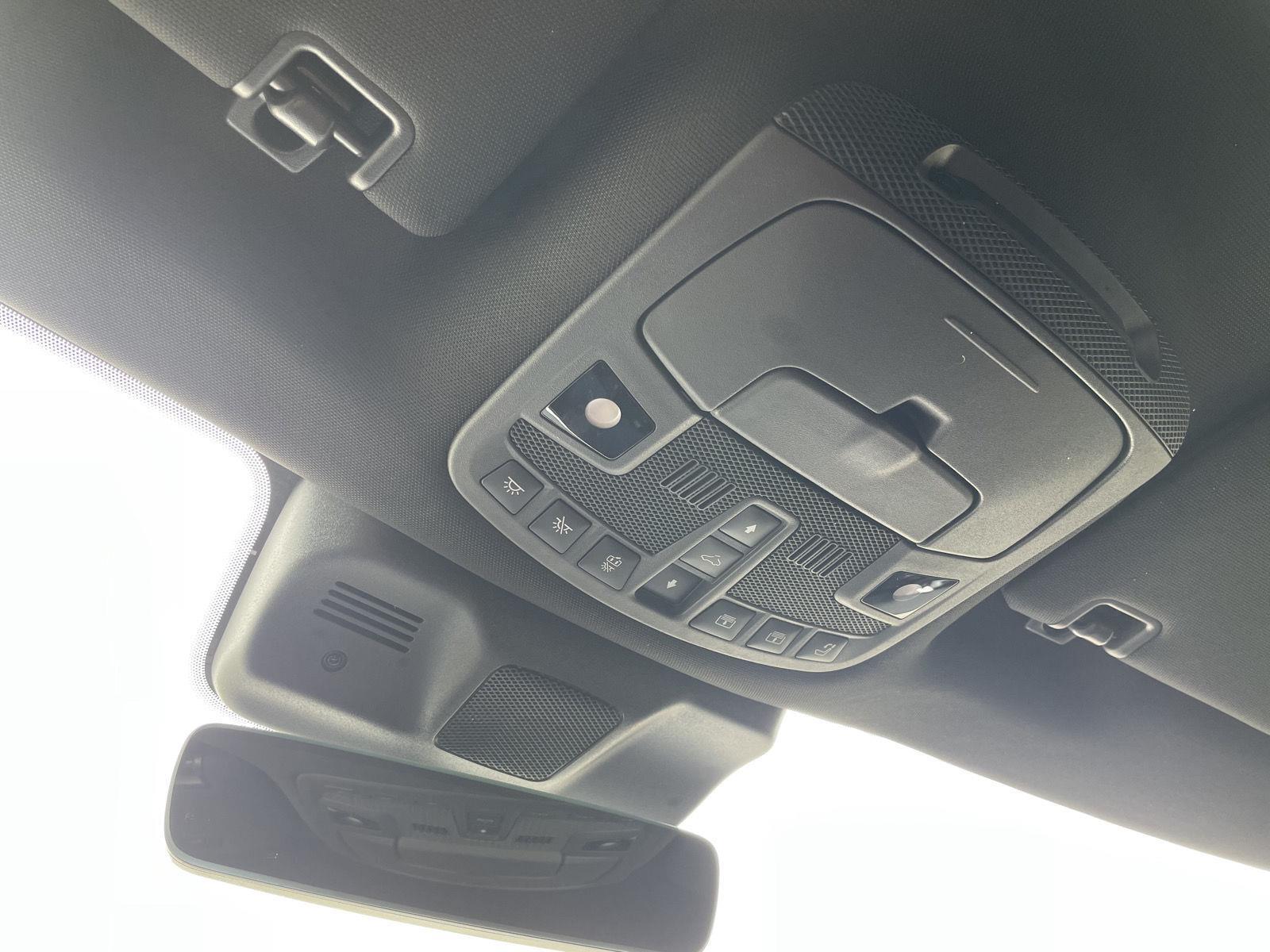 Vehicle photo 46