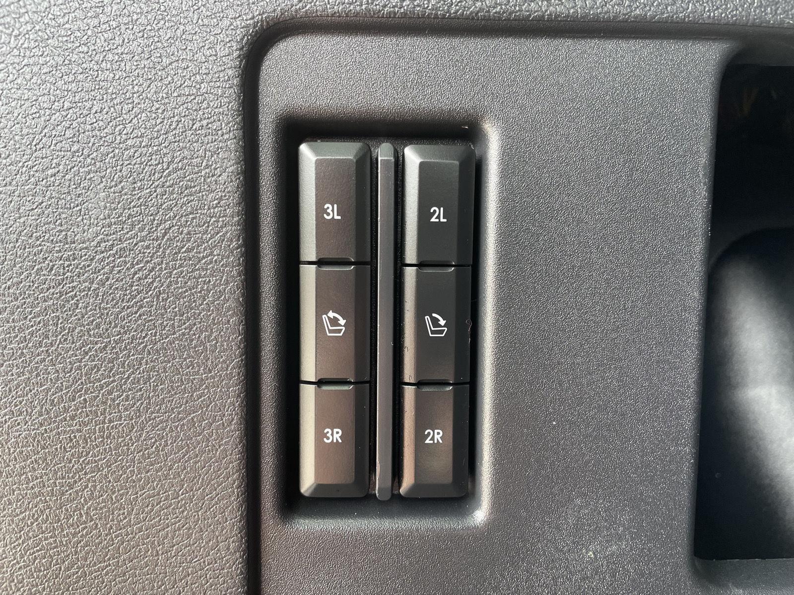 Vehicle photo 50