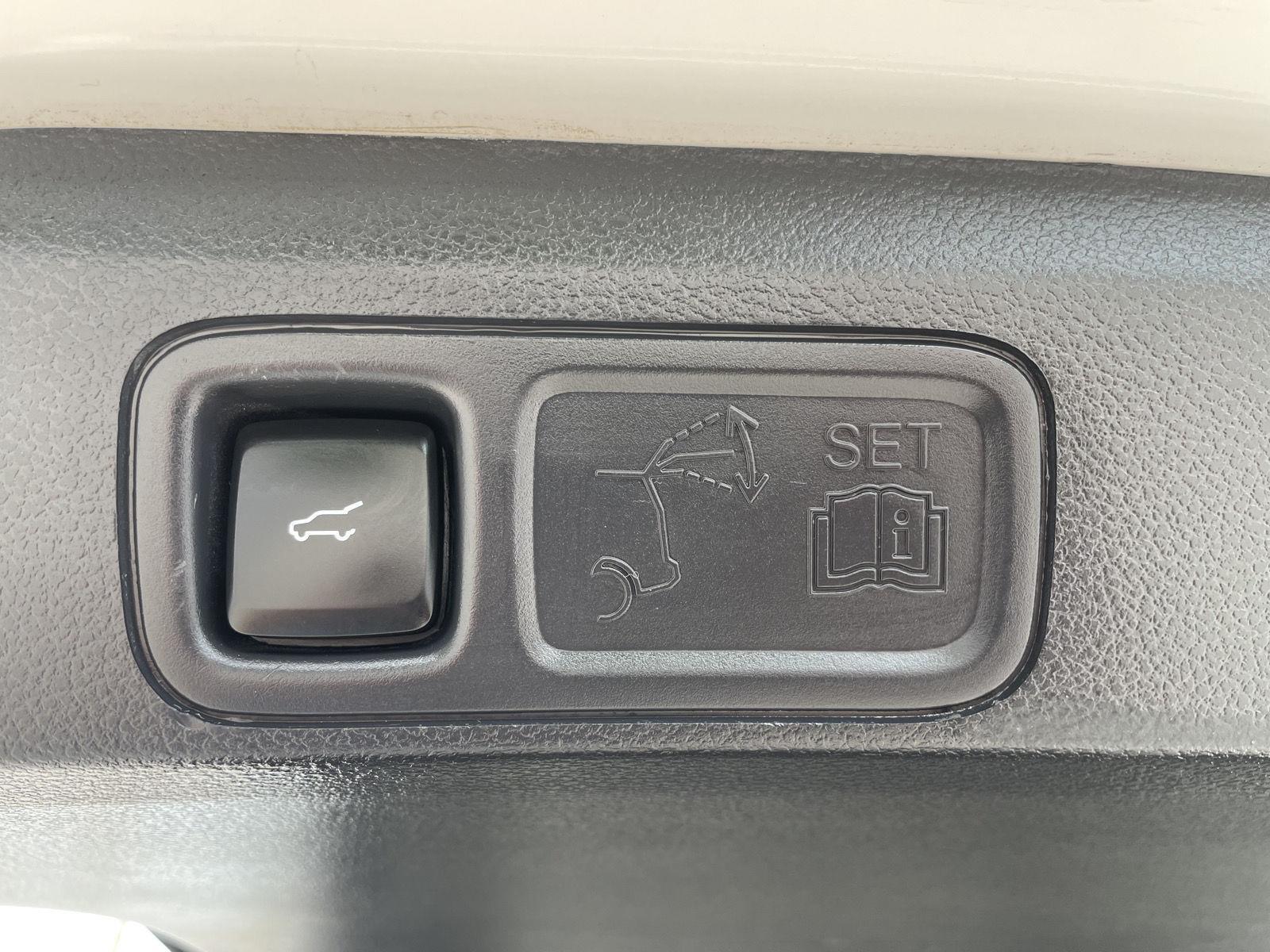 Vehicle photo 51