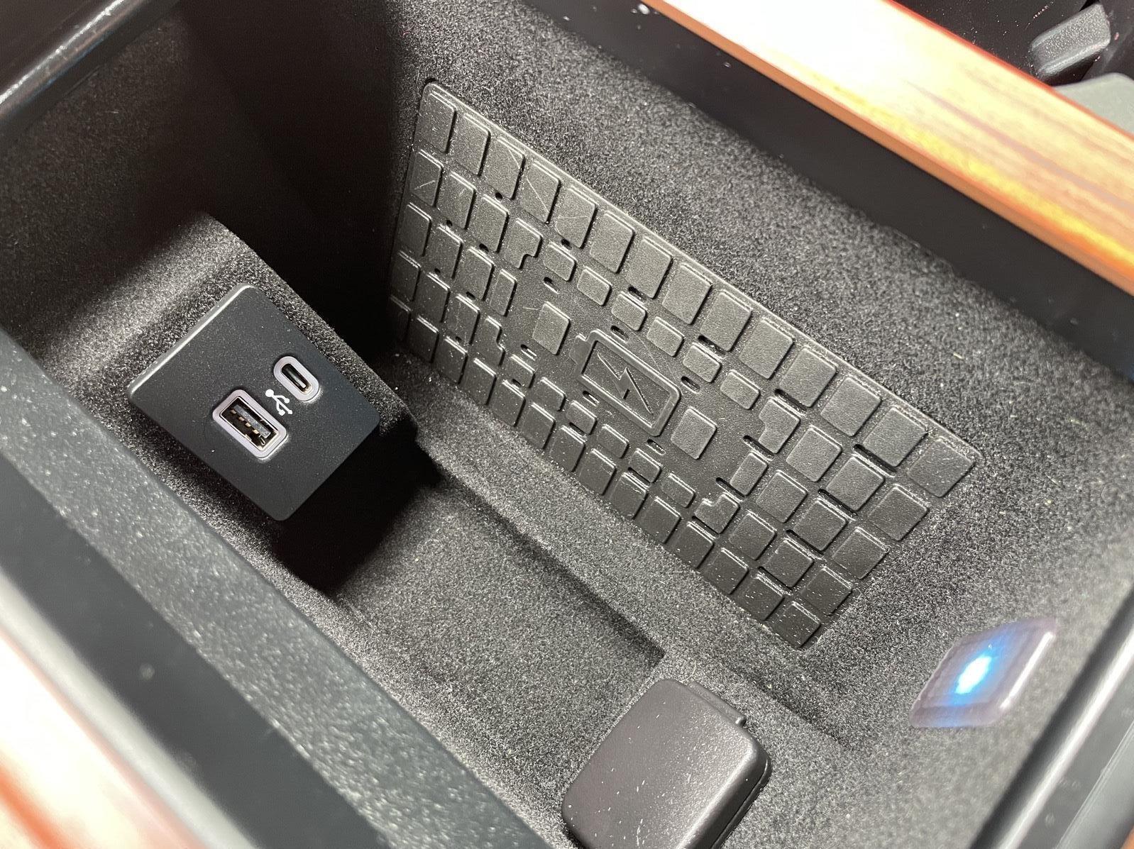 Vehicle photo 43
