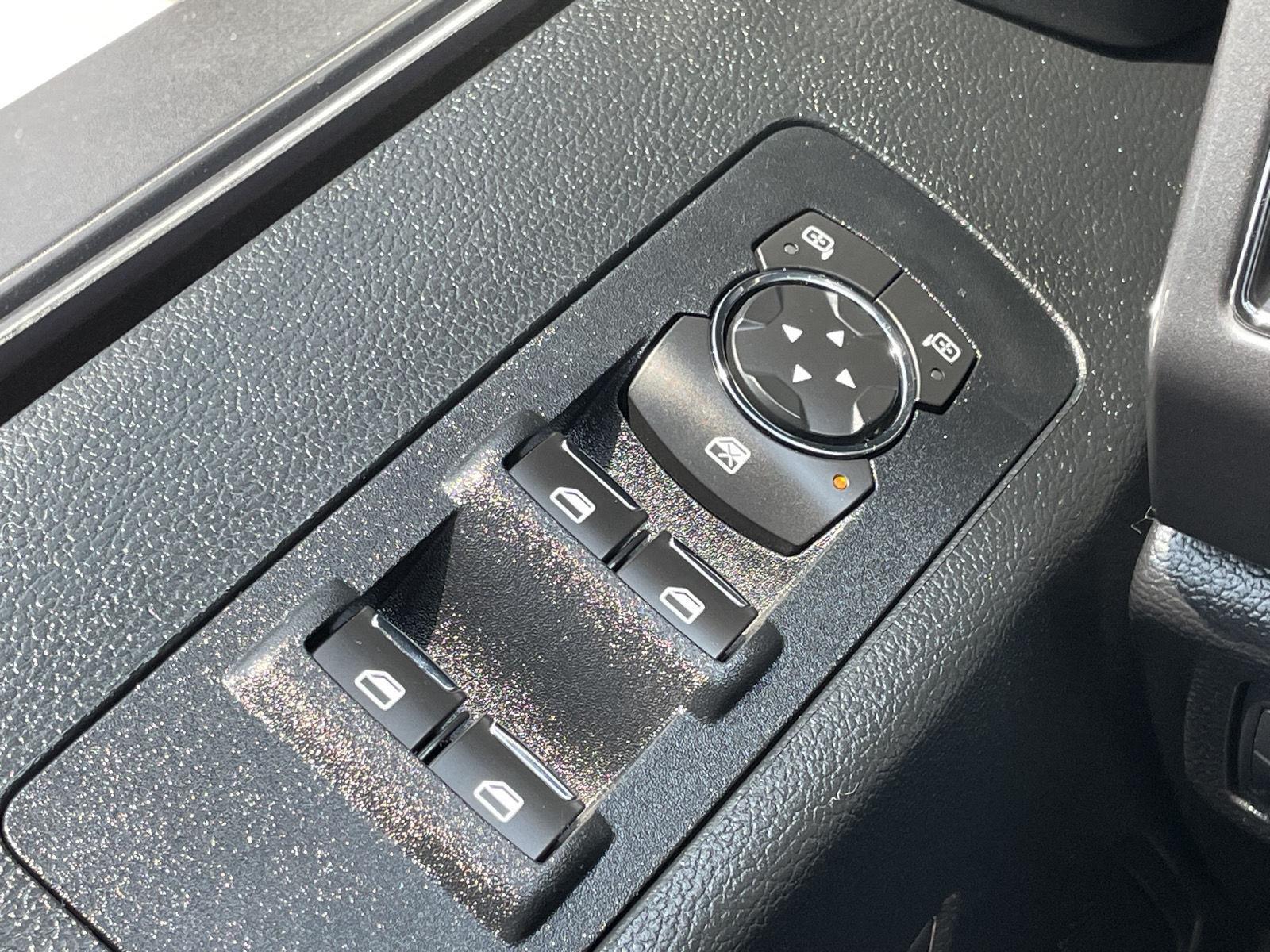 Vehicle photo 16