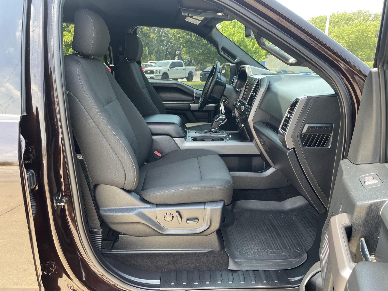 Vehicle photo 19