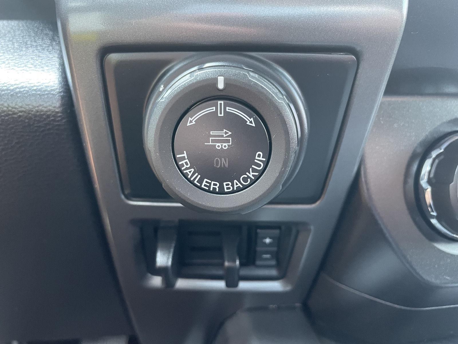 Vehicle photo 28