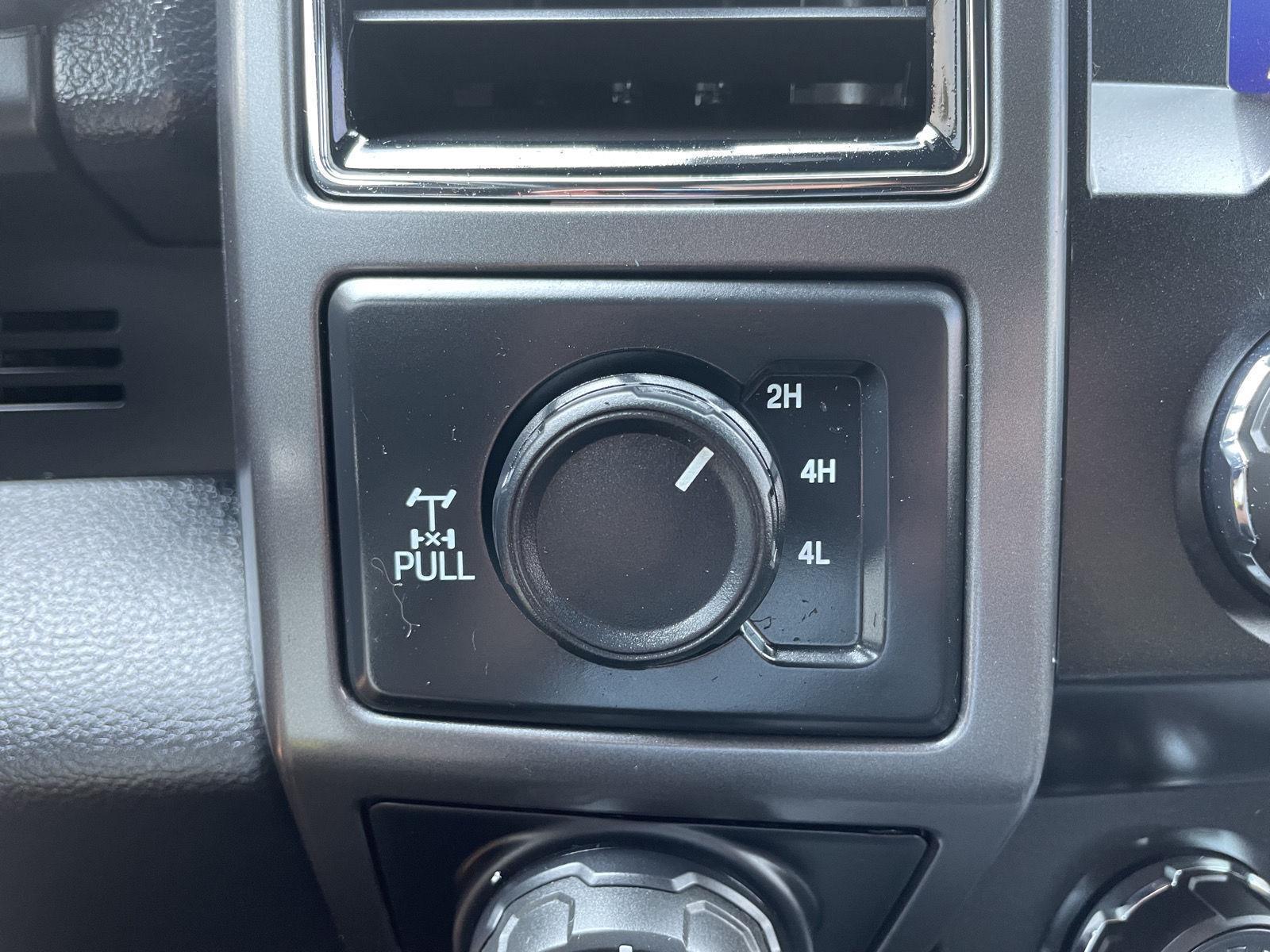 Vehicle photo 29
