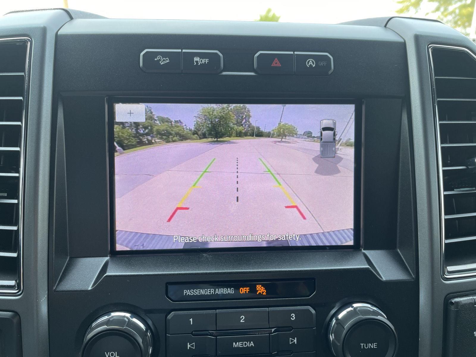 Vehicle photo 30