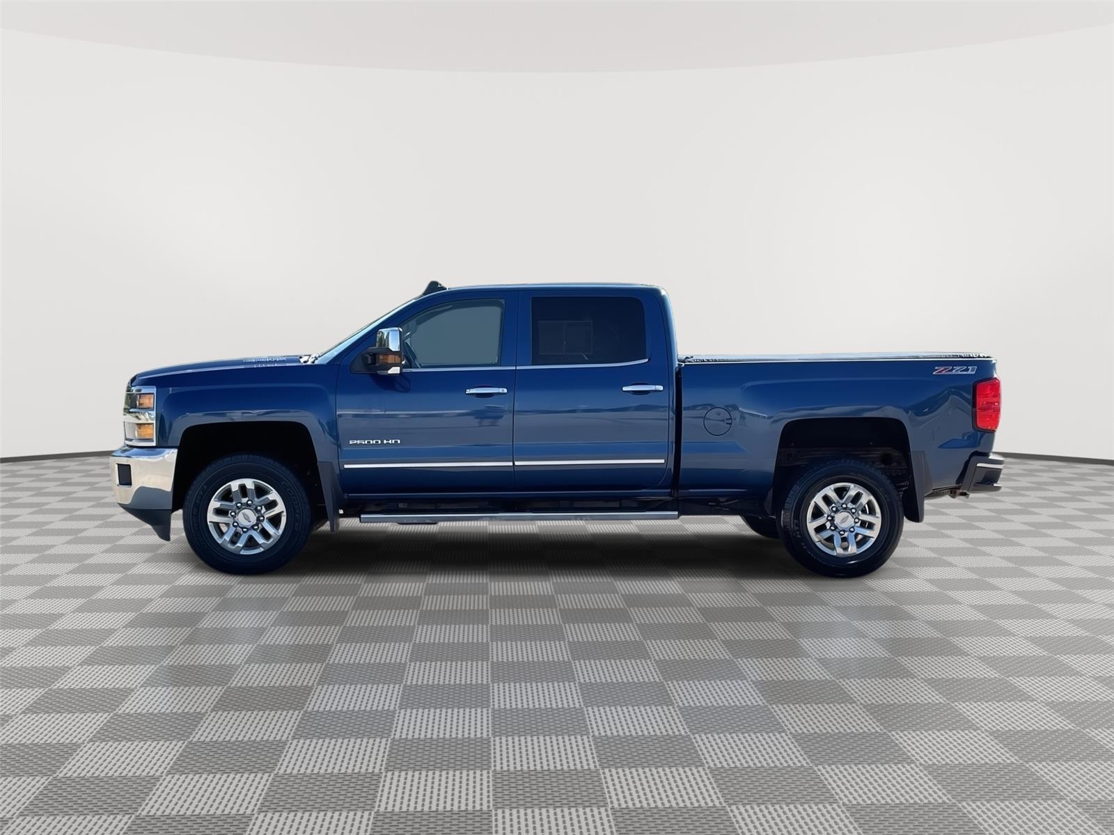 Vehicle photo 2