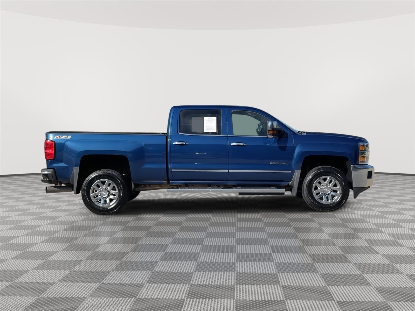 Vehicle photo 6