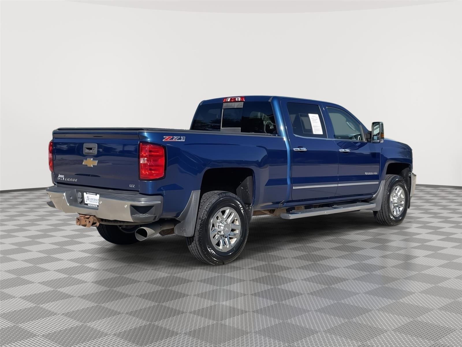 Vehicle photo 7