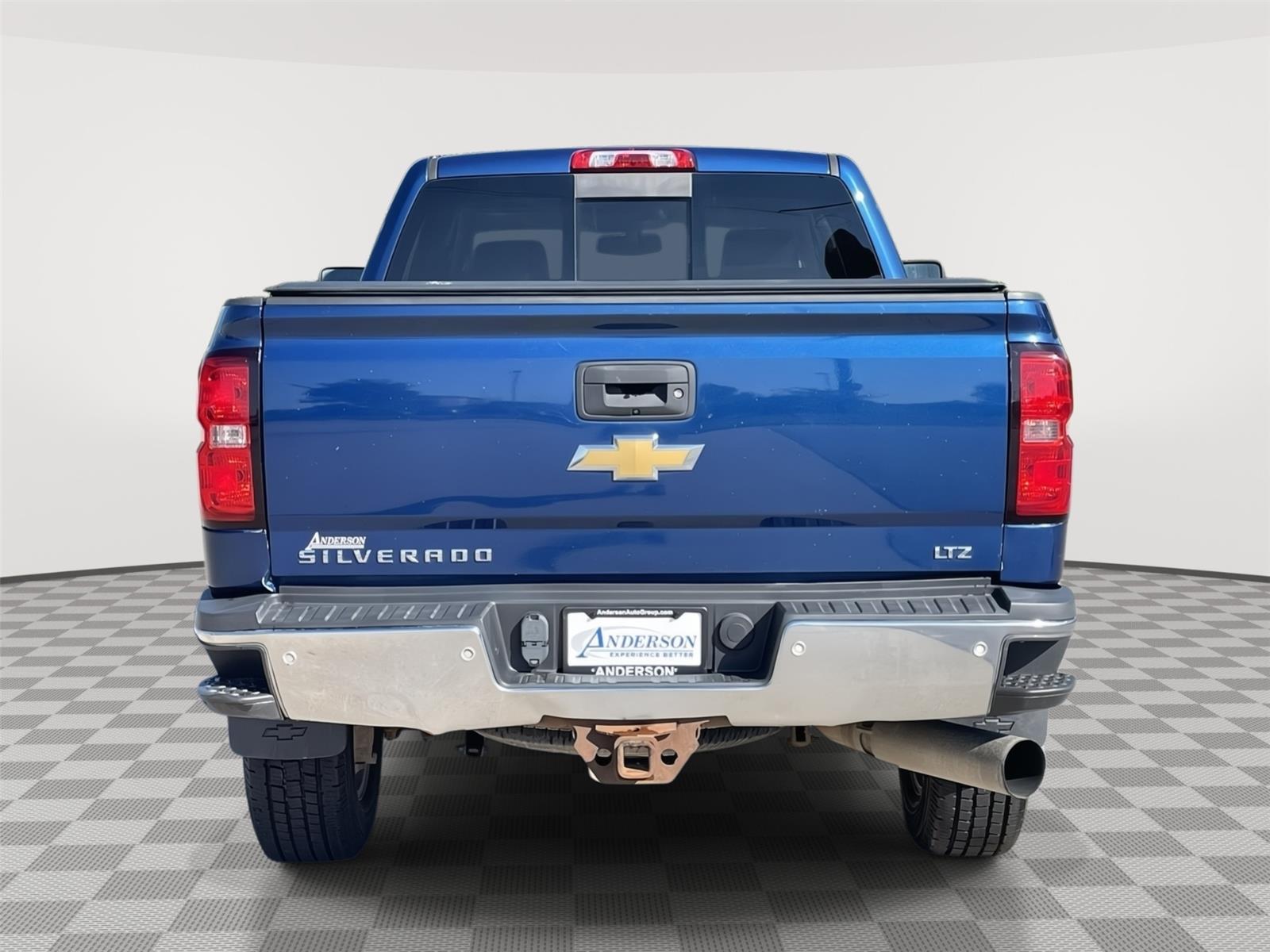 Vehicle photo 8