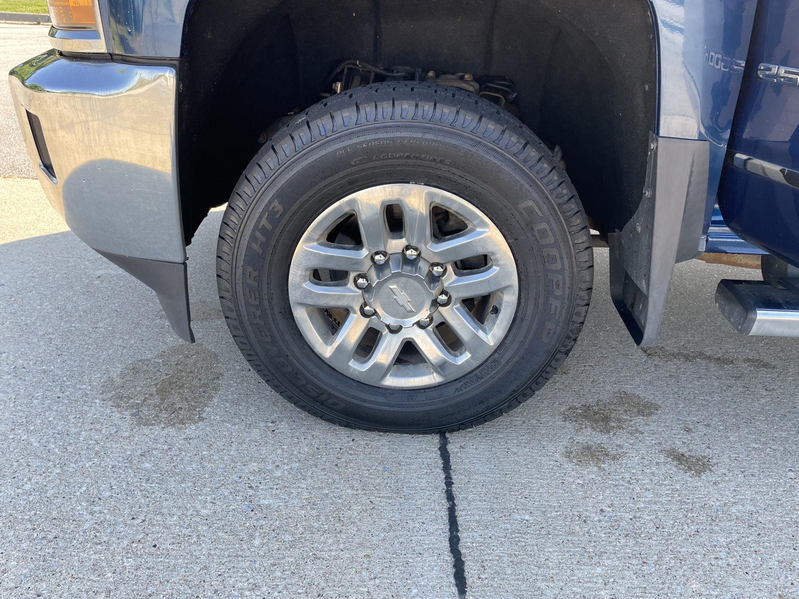 Vehicle photo 10