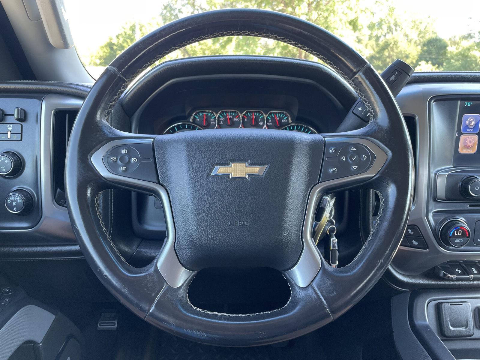 Vehicle photo 12