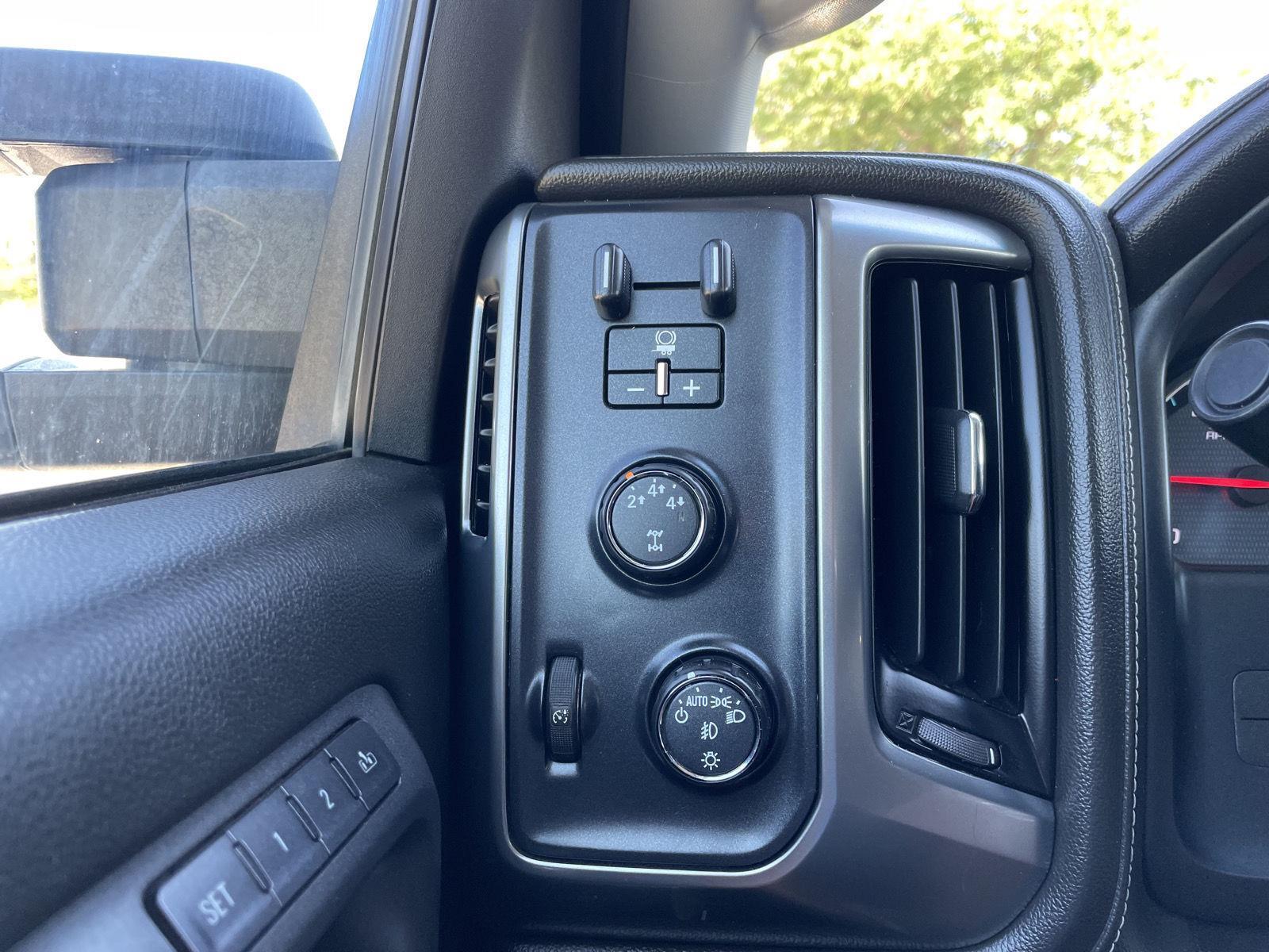 Vehicle photo 16