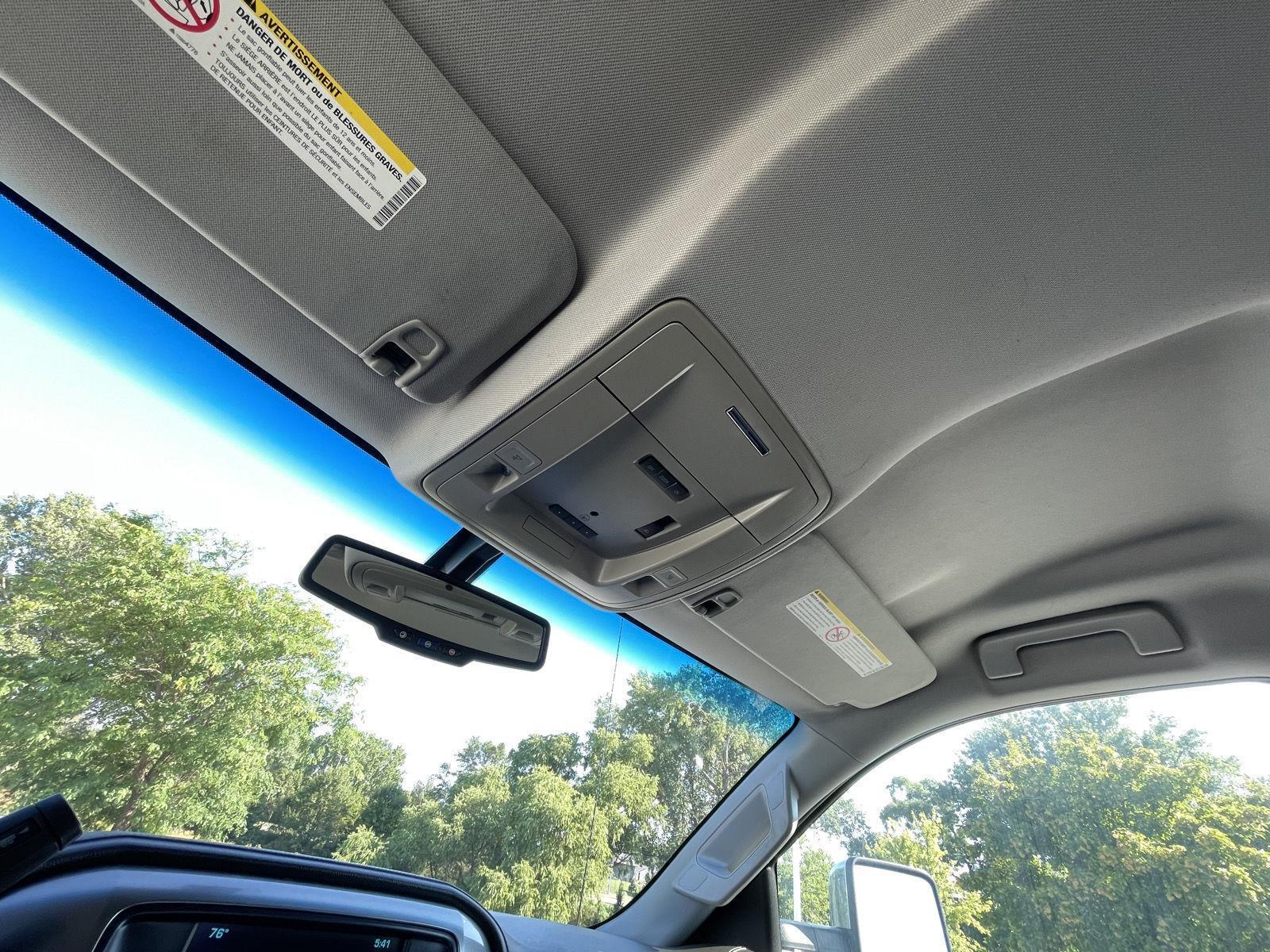 Vehicle photo 21