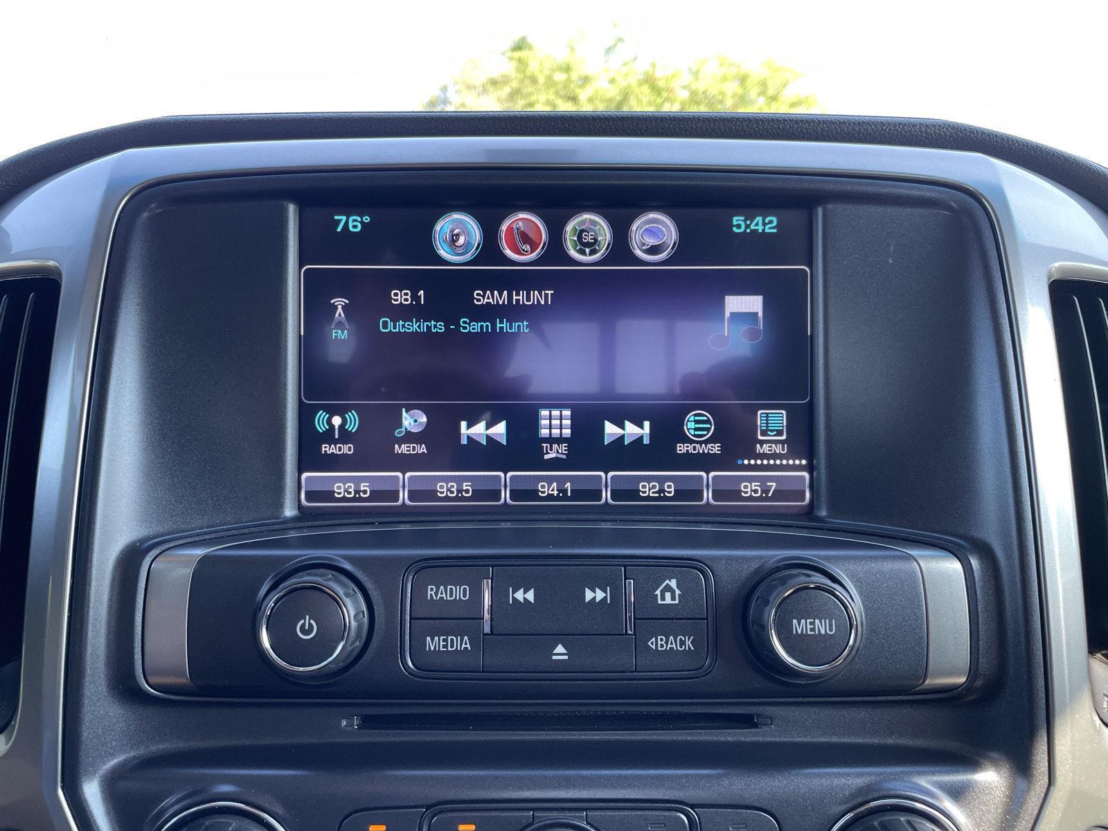 Vehicle photo 25
